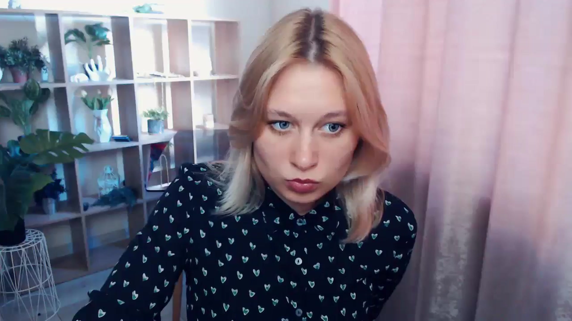 Gallery image thumbnail from Kukla_kolduna's myfreecams stream on, 04/18/2025, 15:39 image 17 of 20