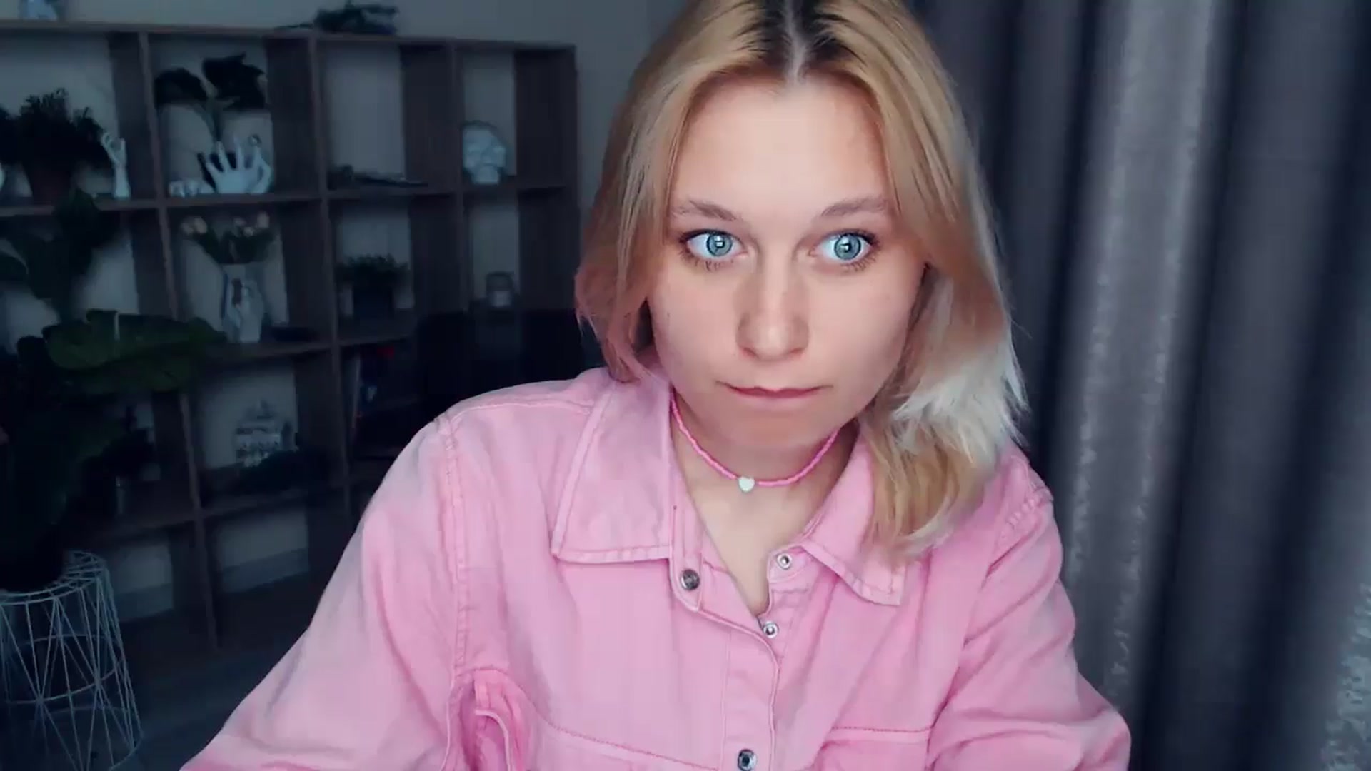 Gallery image thumbnail from Kukla_kolduna's myfreecams stream on, 04/18/2025, 18:04 image 17 of 20