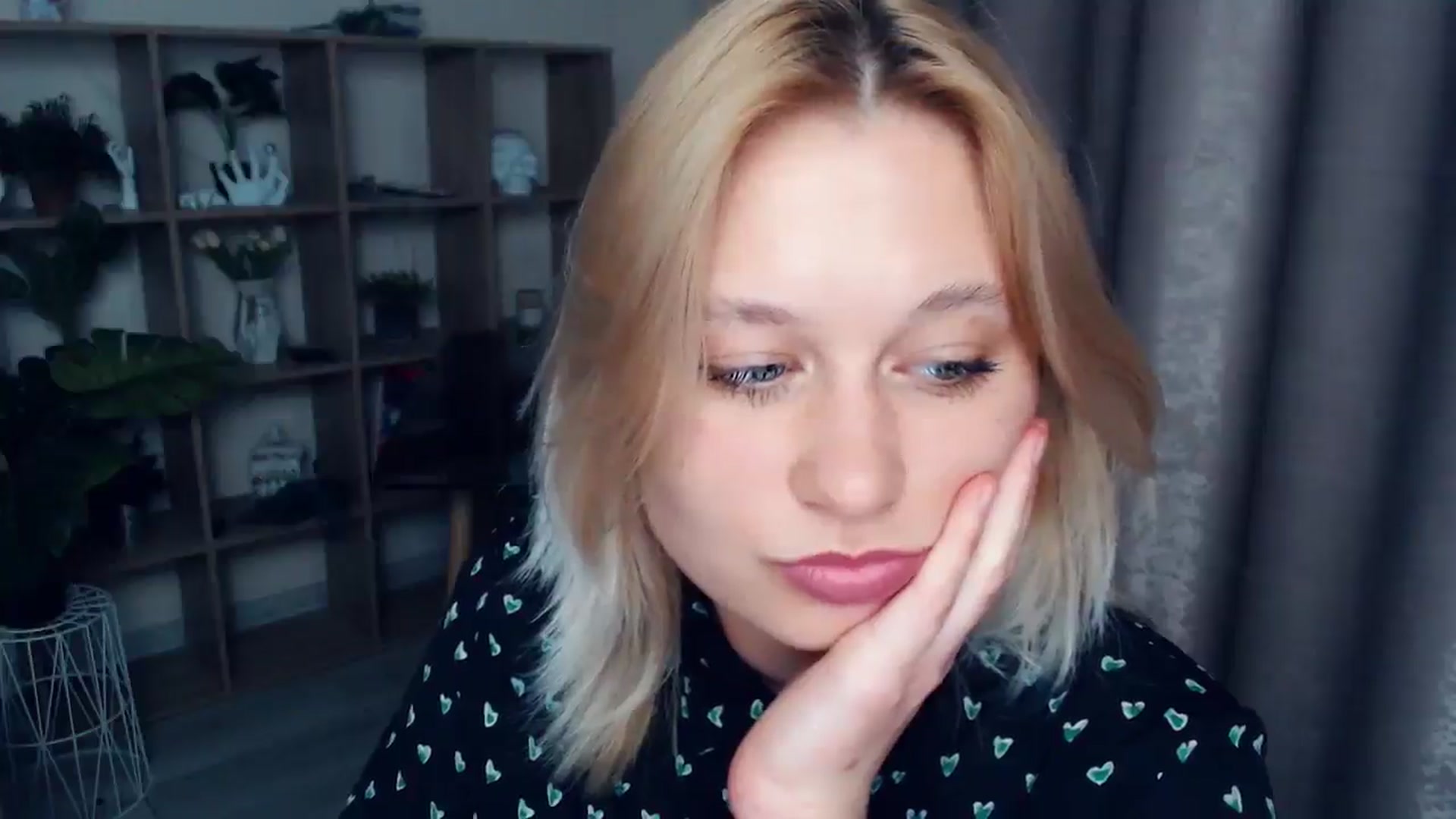 Gallery image thumbnail from Kukla_kolduna's myfreecams stream on, 04/18/2025, 18:04 image 5 of 20
