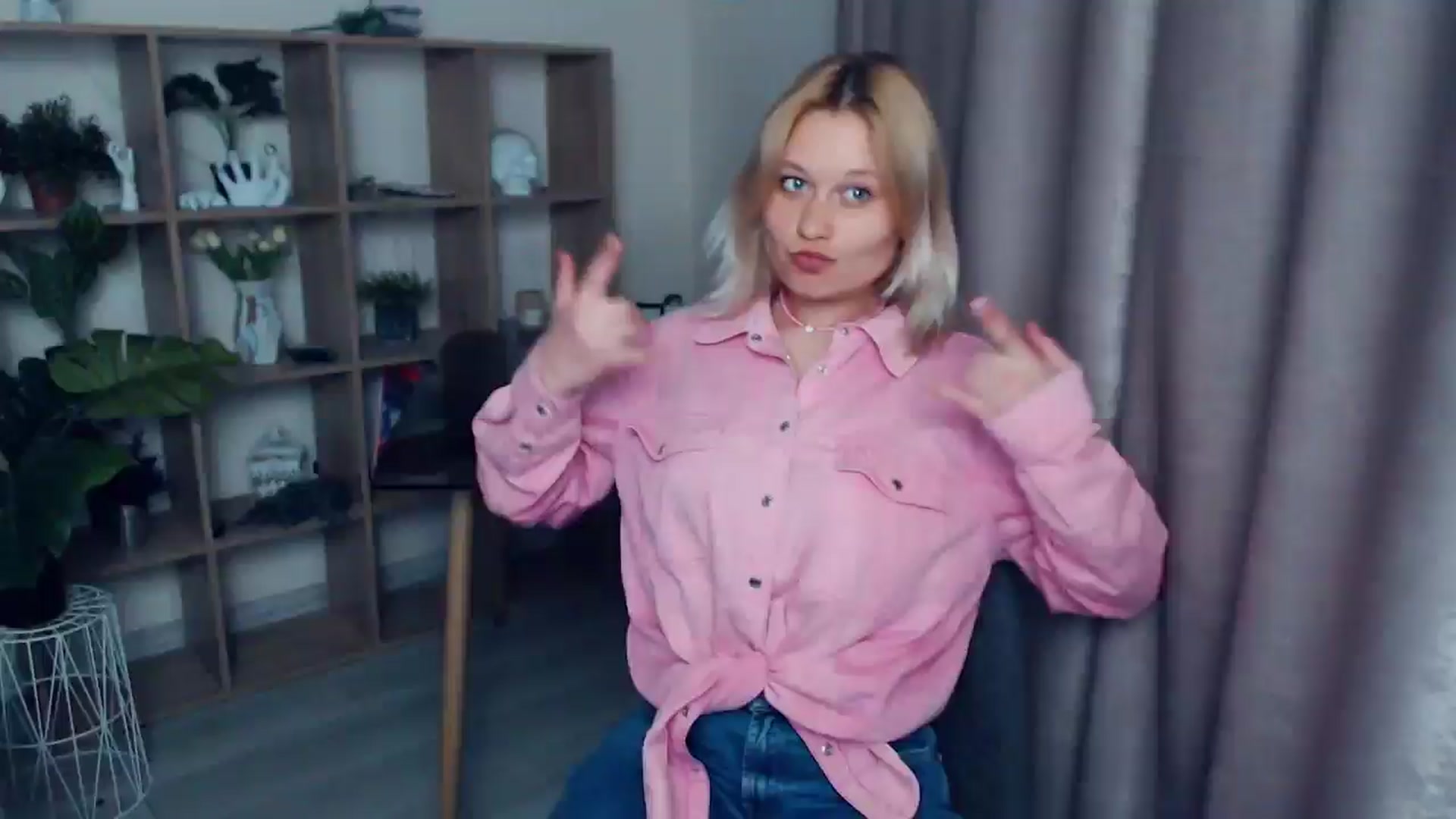 Gallery image thumbnail from Kukla_kolduna's myfreecams stream on, 04/18/2025, 18:04 image 16 of 20