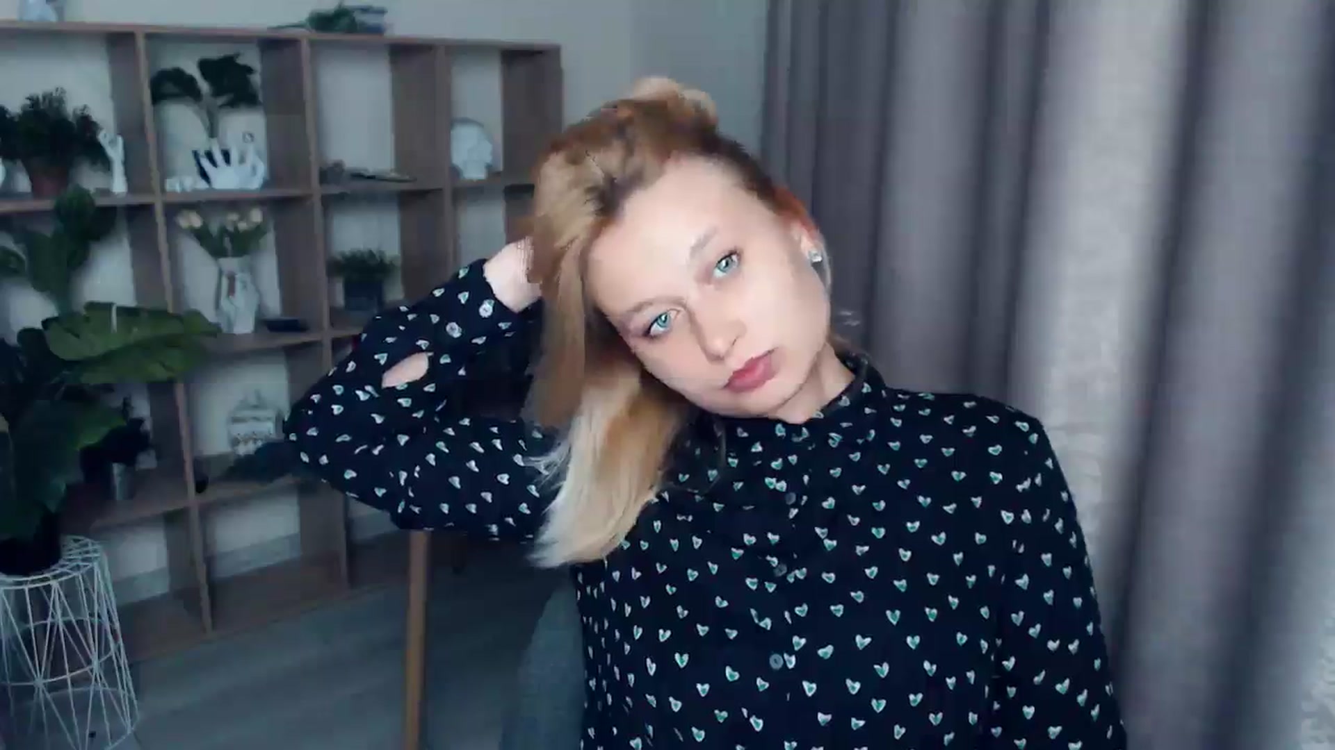 Gallery image thumbnail from Kukla_kolduna's myfreecams stream on, 04/18/2025, 18:04 image 4 of 20