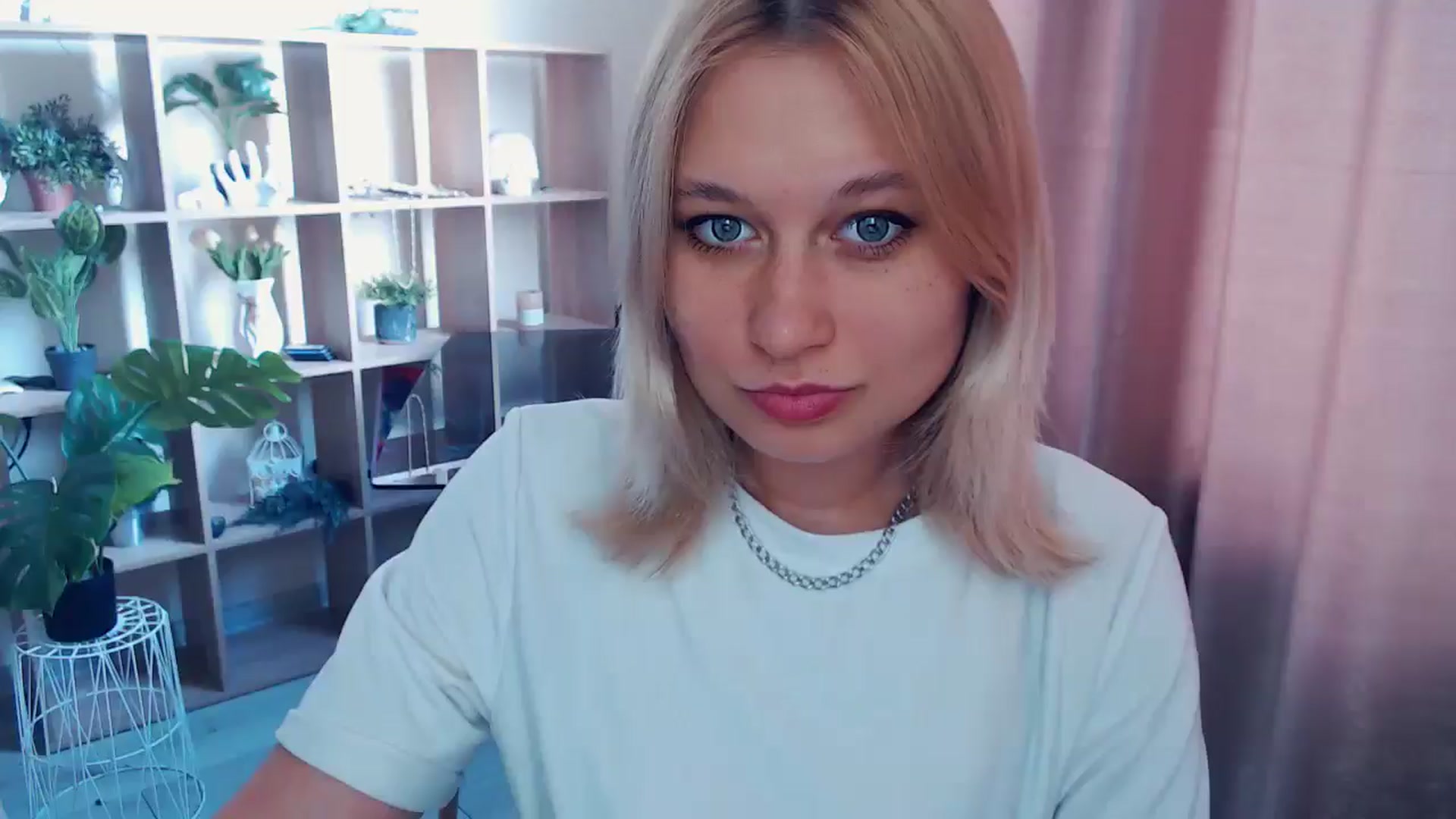 Gallery image thumbnail from Kukla_kolduna's myfreecams stream on, 04/19/2025, 16:36 image 1 of 20