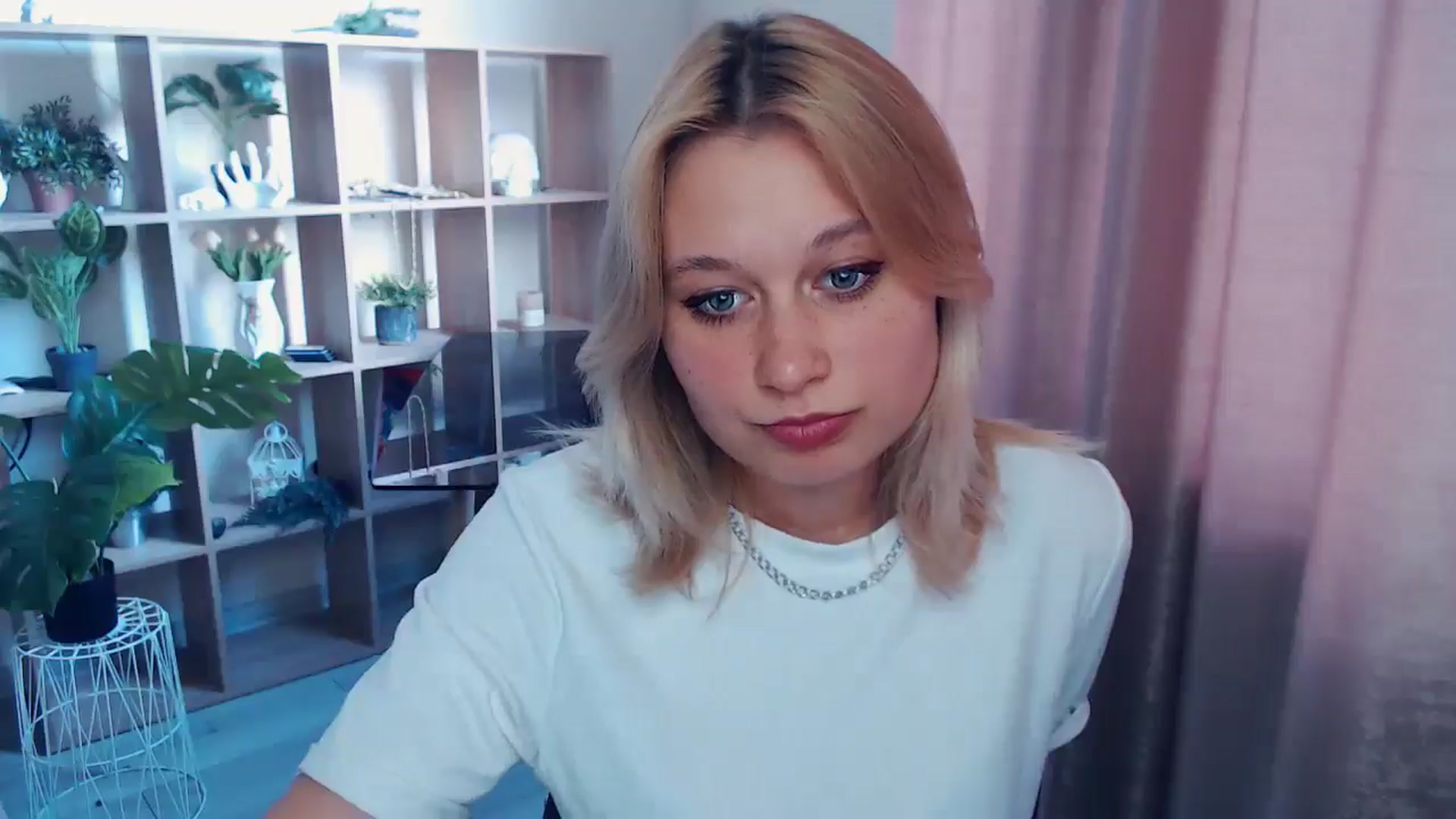 Gallery image thumbnail from Kukla_kolduna's myfreecams stream on, 04/19/2025, 16:36 image 11 of 20