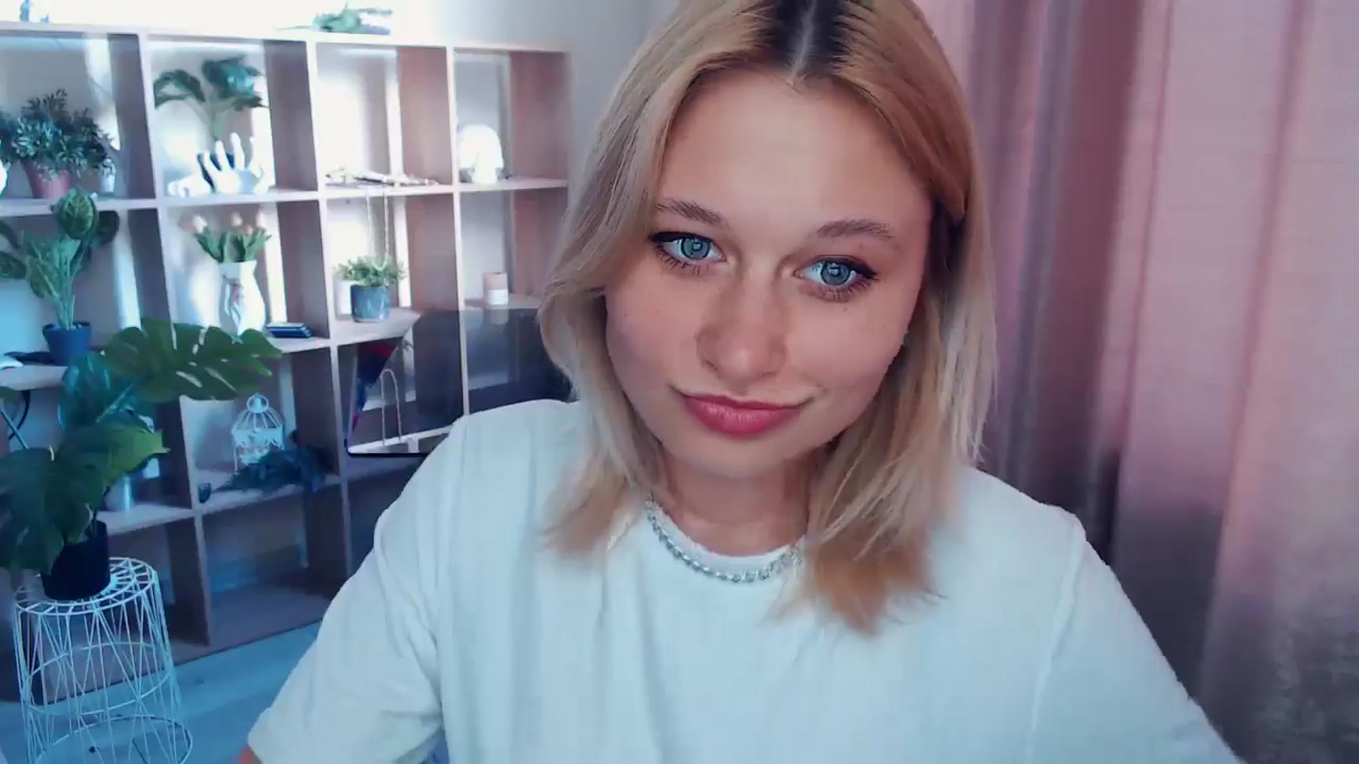 Gallery image thumbnail from Kukla_kolduna's myfreecams stream on, 04/19/2025, 16:36 image 13 of 20