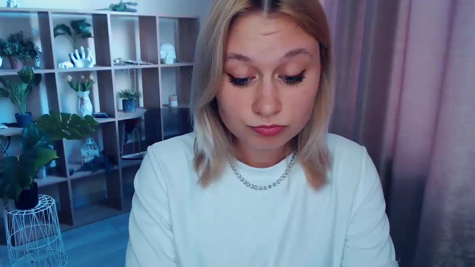 Gallery image thumbnail from Kukla_kolduna's myfreecams stream on, 04/19/2025, 16:36 image 15 of 20