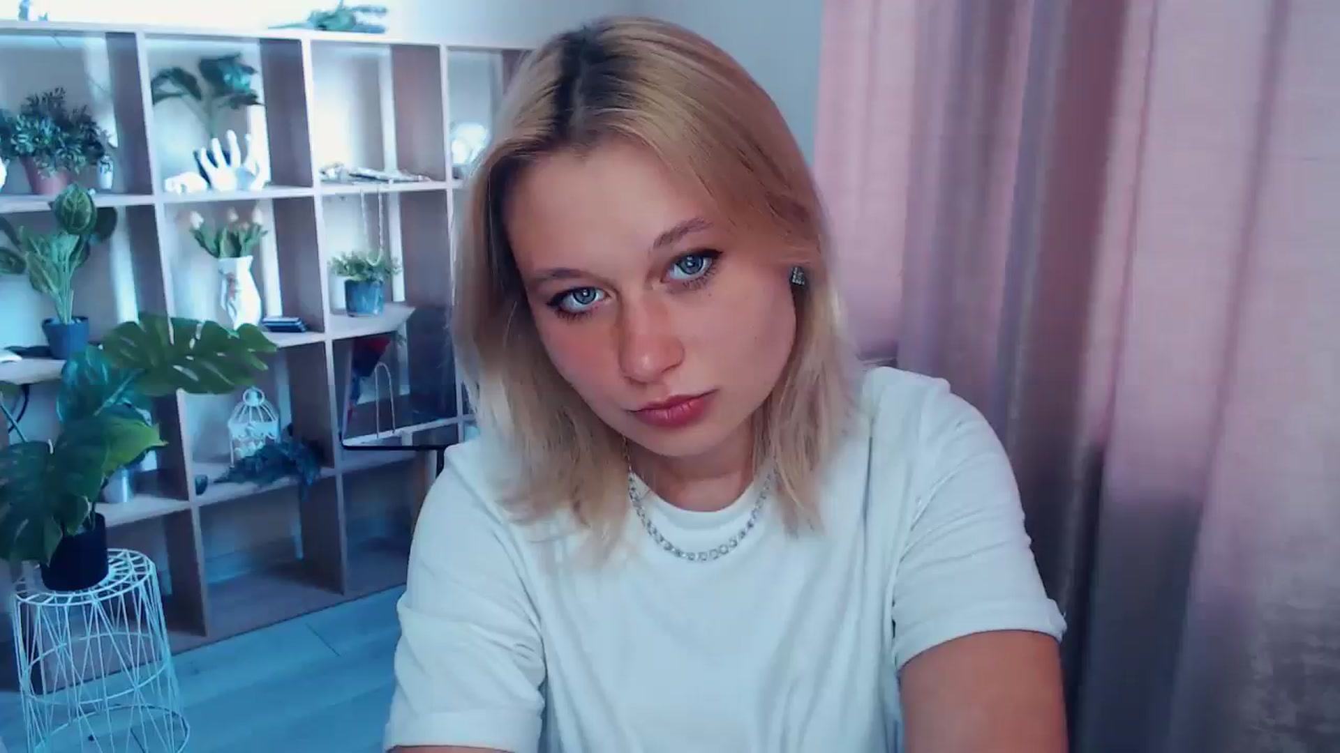Gallery image thumbnail from Kukla_kolduna's myfreecams stream on, 04/19/2025, 16:36 image 10 of 20
