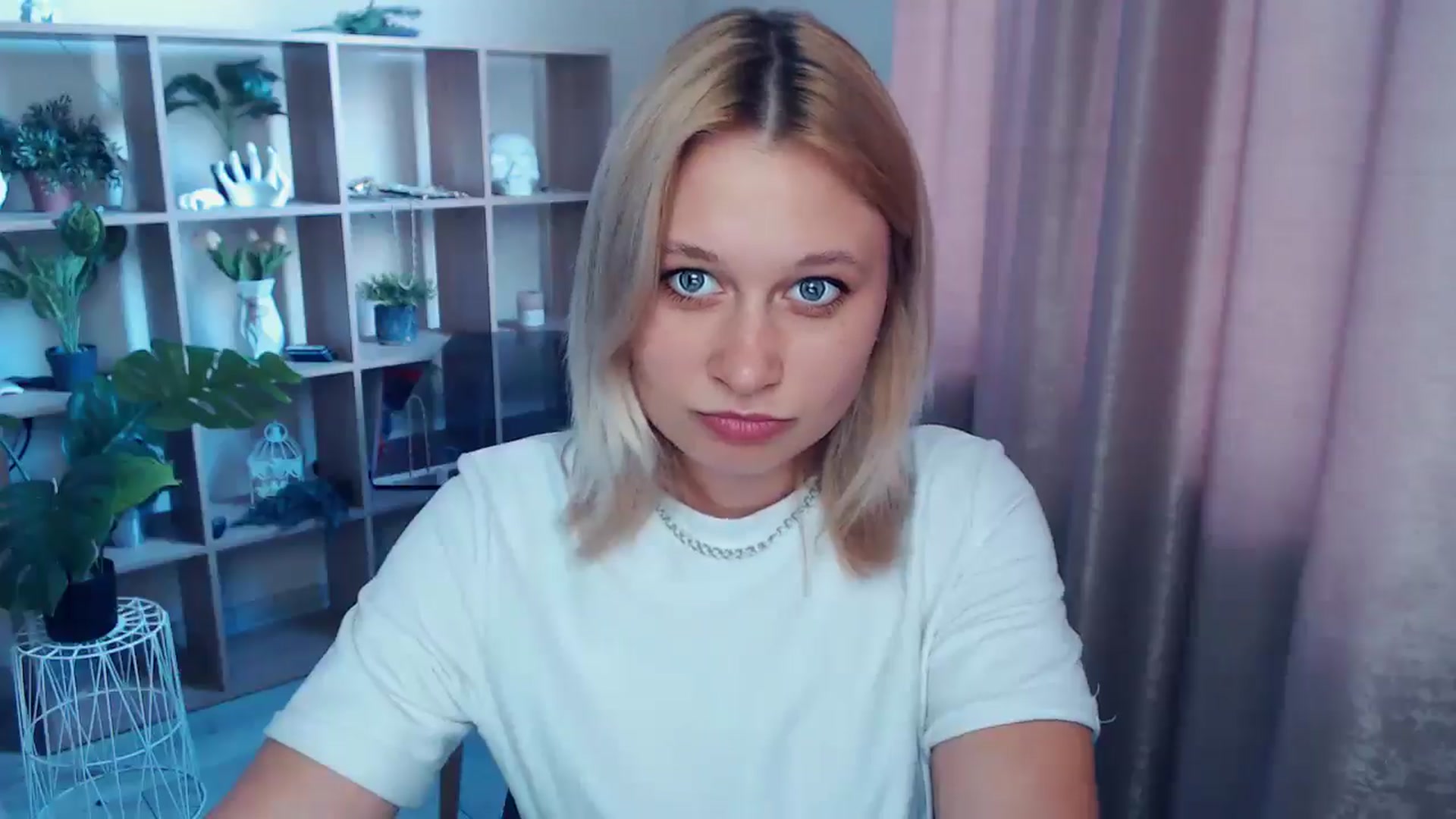 Gallery image thumbnail from Kukla_kolduna's myfreecams stream on, 04/19/2025, 16:36 image 16 of 20