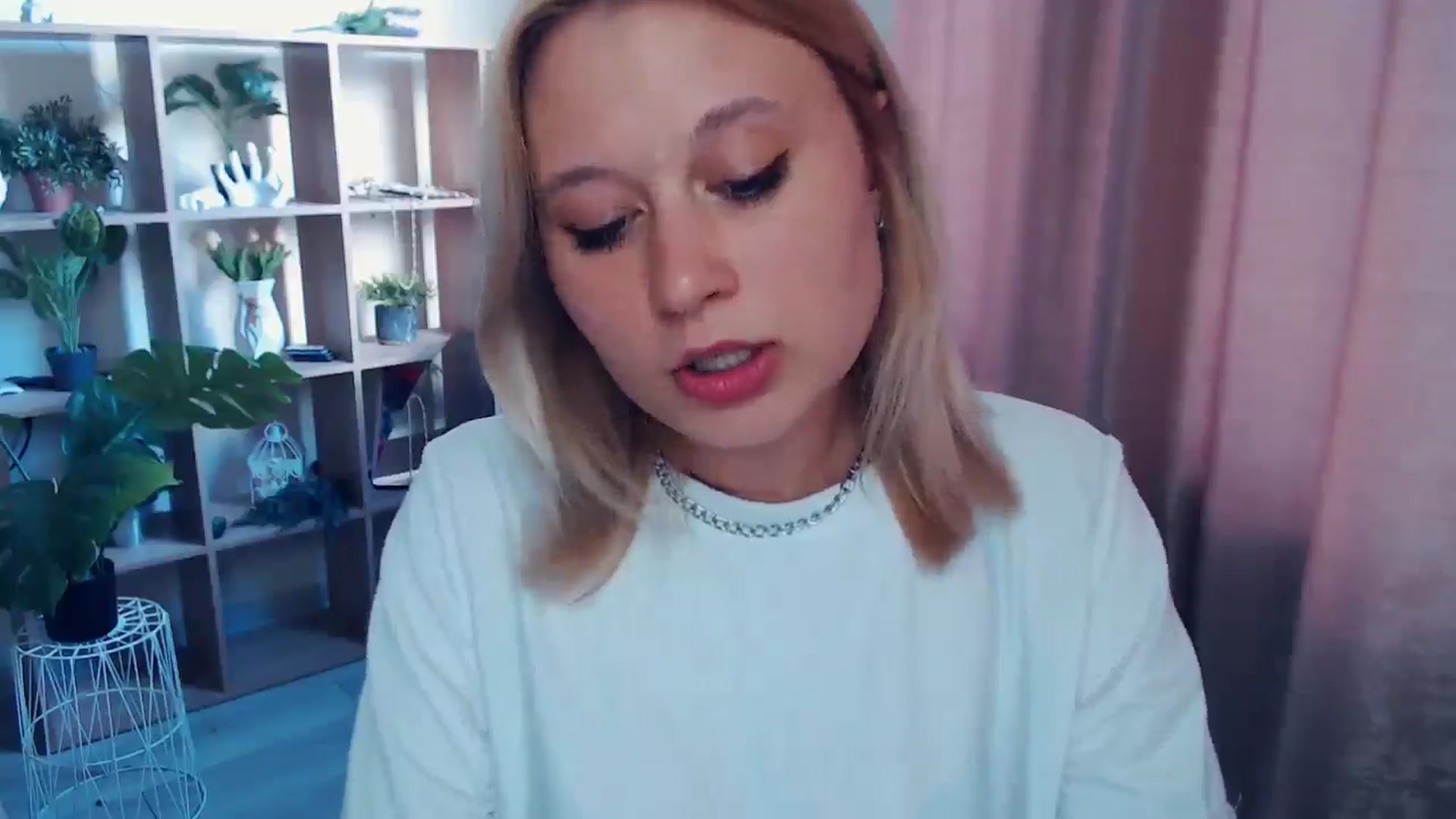 Gallery image thumbnail from Kukla_kolduna's myfreecams stream on, 04/19/2025, 16:36 image 14 of 20