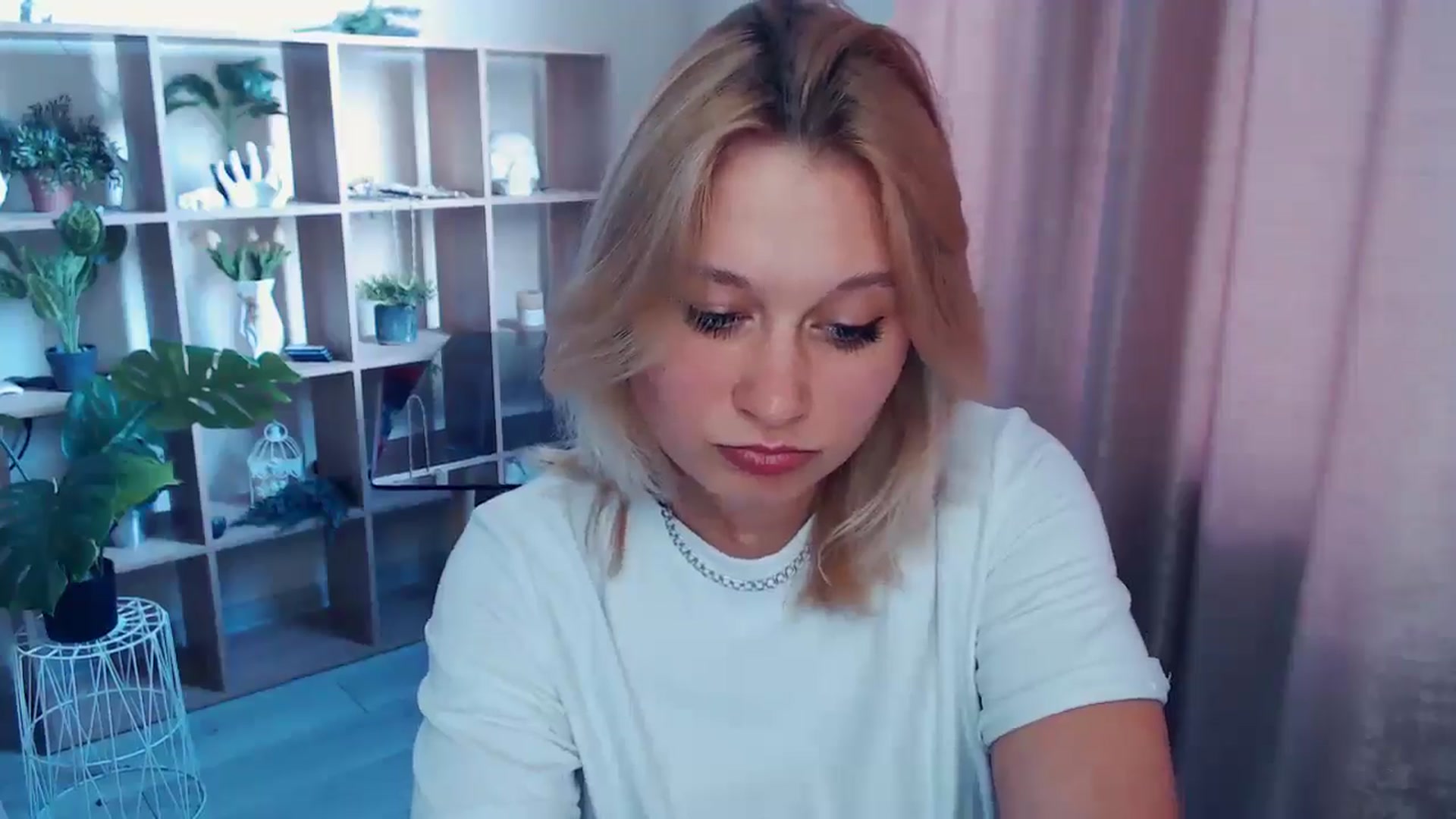 Gallery image thumbnail from Kukla_kolduna's myfreecams stream on, 04/19/2025, 16:36 image 9 of 20