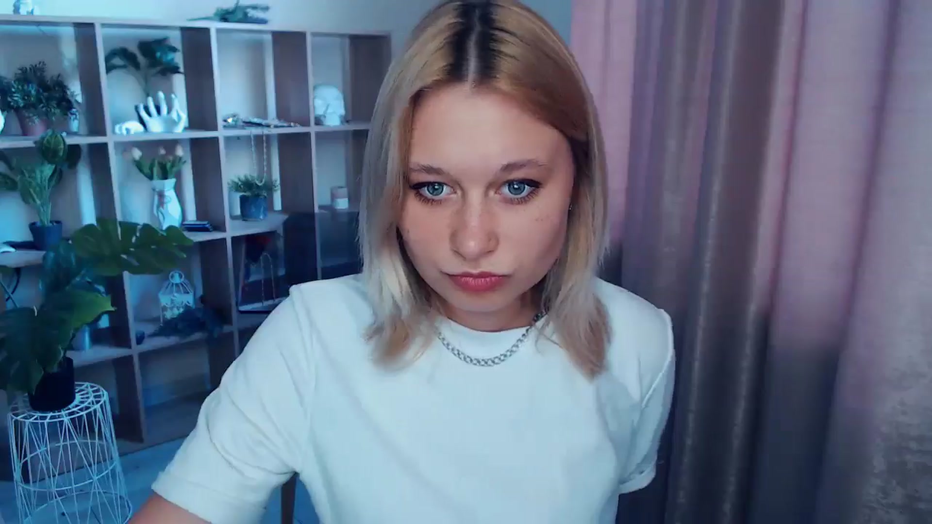 Gallery image thumbnail from Kukla_kolduna's myfreecams stream on, 04/19/2025, 16:36 image 17 of 20