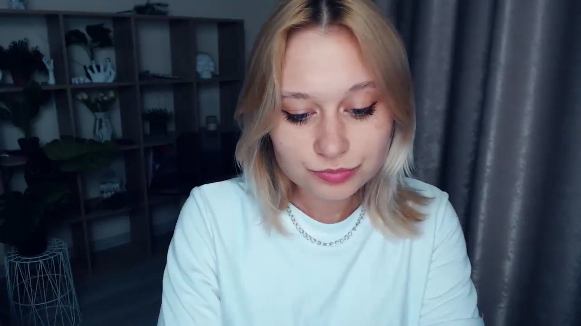 Gallery image thumbnail from Kukla_kolduna's myfreecams stream on, 04/19/2025, 17:55 image 16 of 20