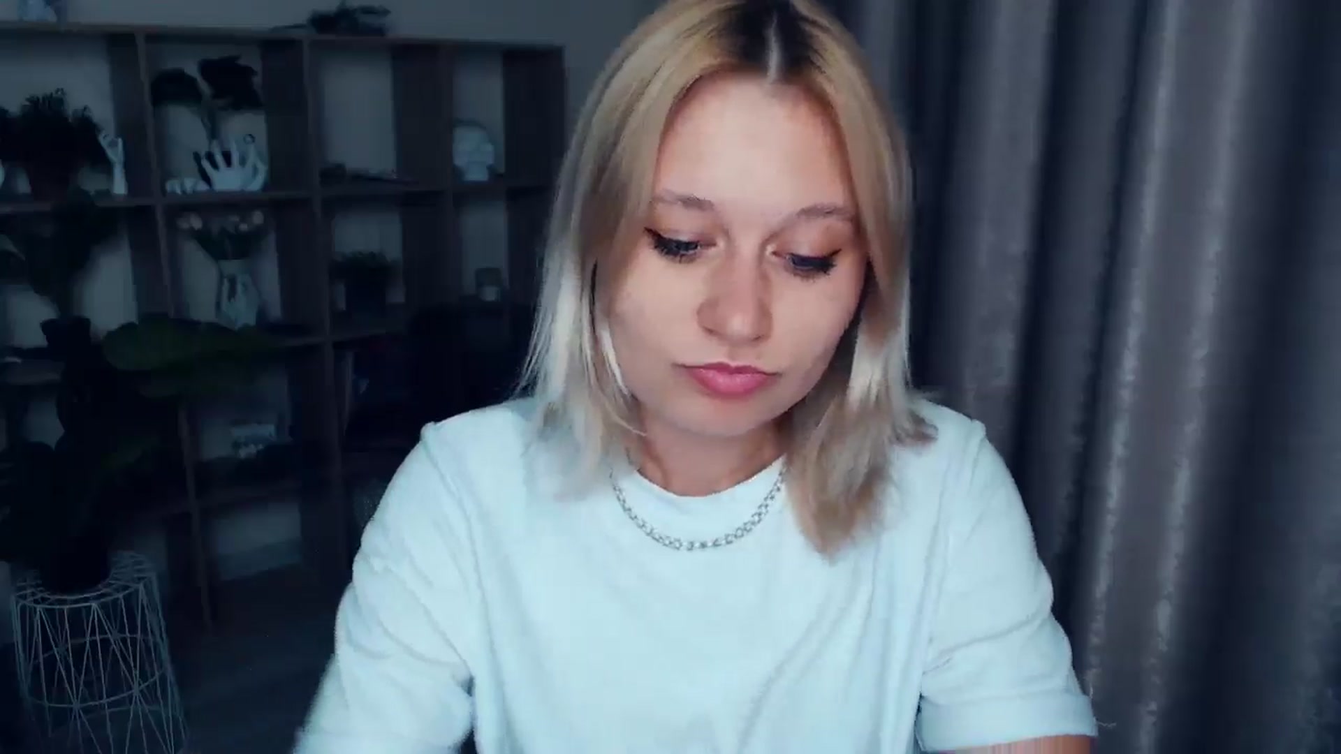 Gallery image thumbnail from Kukla_kolduna's myfreecams stream on, 04/19/2025, 17:55 image 13 of 20