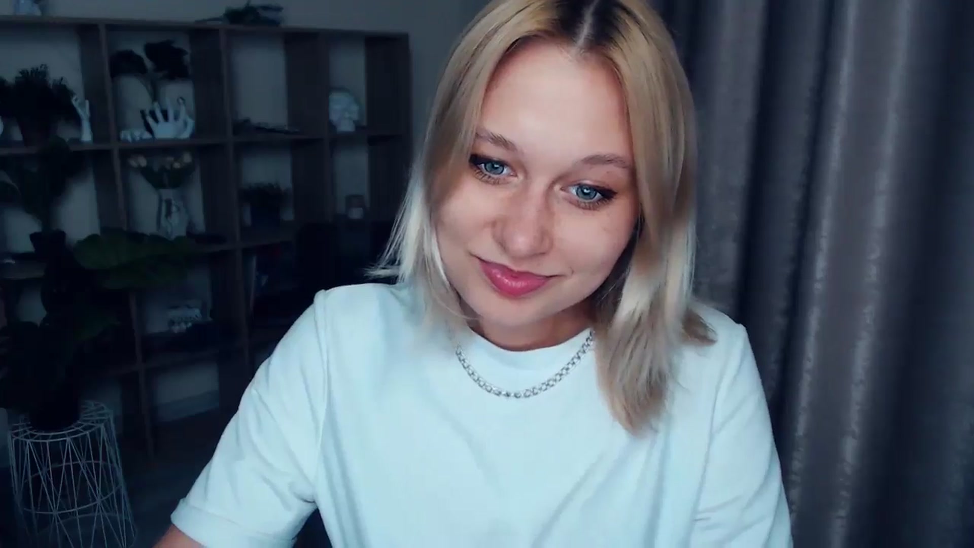 Gallery image thumbnail from Kukla_kolduna's myfreecams stream on, 04/19/2025, 17:55 image 14 of 20