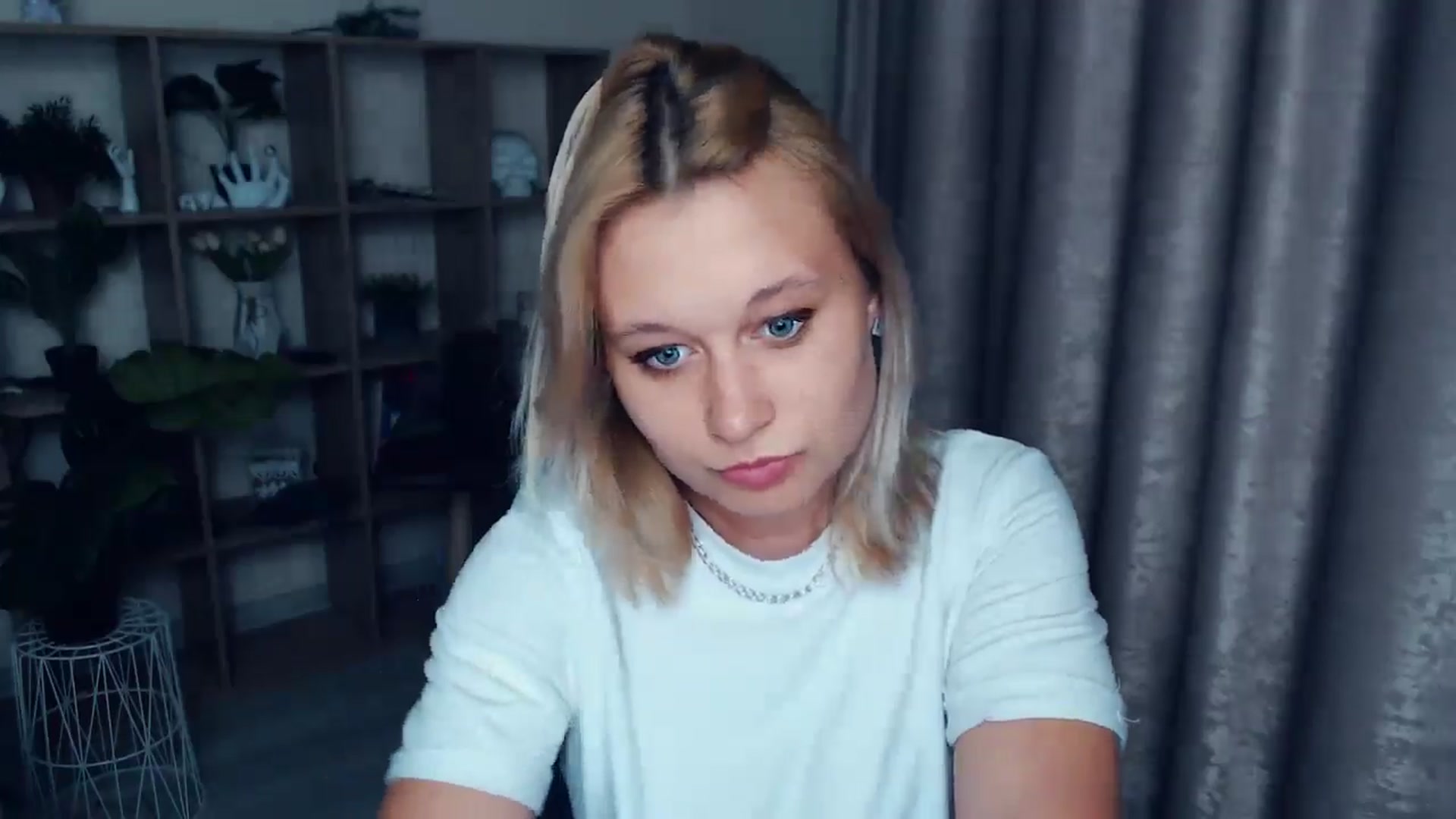 Gallery image thumbnail from Kukla_kolduna's myfreecams stream on, 04/19/2025, 17:55 image 19 of 20