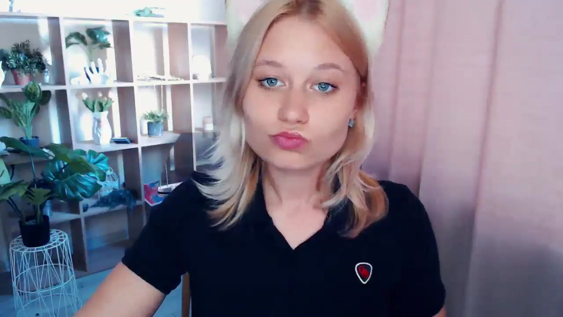 Gallery image thumbnail from Kukla_kolduna's myfreecams stream on, 04/23/2025, 16:01 image 15 of 20