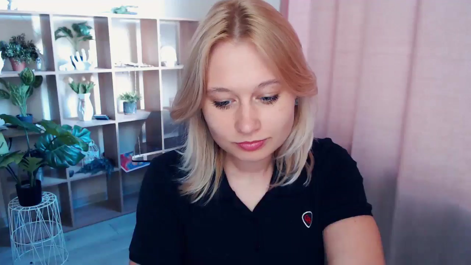 Gallery image thumbnail from Kukla_kolduna's myfreecams stream on, 04/23/2025, 16:01 image 16 of 20