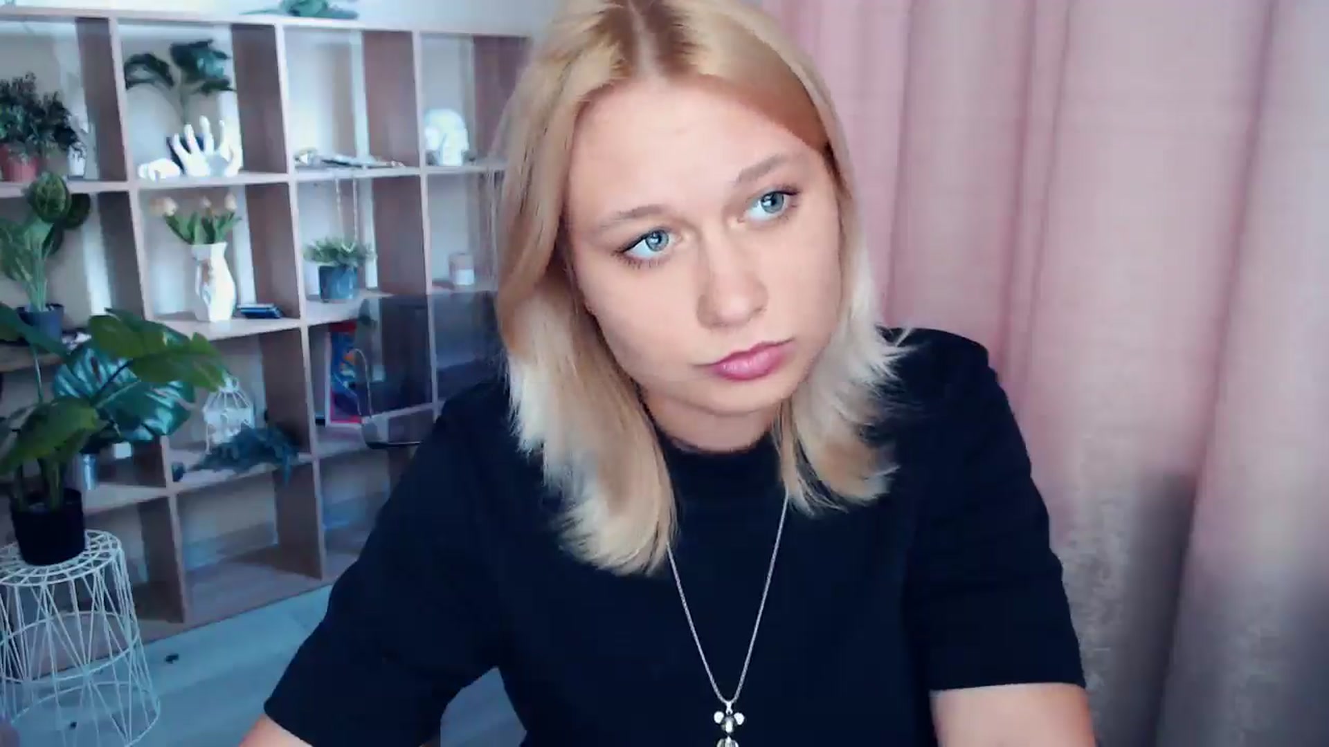 Gallery image thumbnail from Kukla_kolduna's myfreecams stream on, 04/24/2025, 16:09 image 12 of 20