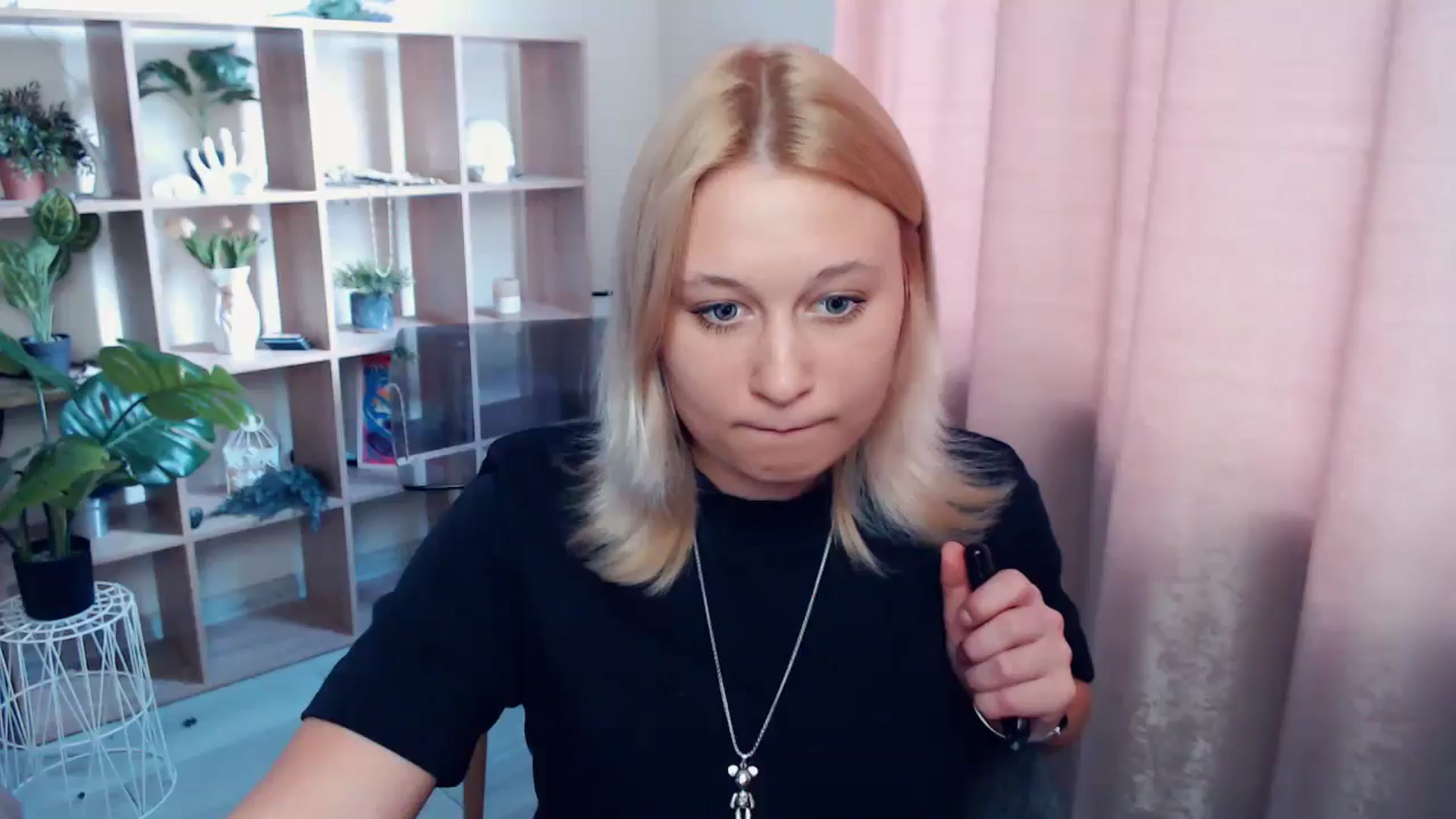 Gallery image thumbnail from Kukla_kolduna's myfreecams stream on, 04/24/2025, 16:09 image 4 of 20