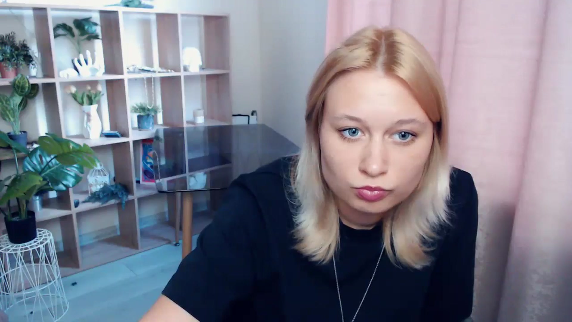 Gallery image thumbnail from Kukla_kolduna's myfreecams stream on, 04/24/2025, 16:09 image 11 of 20