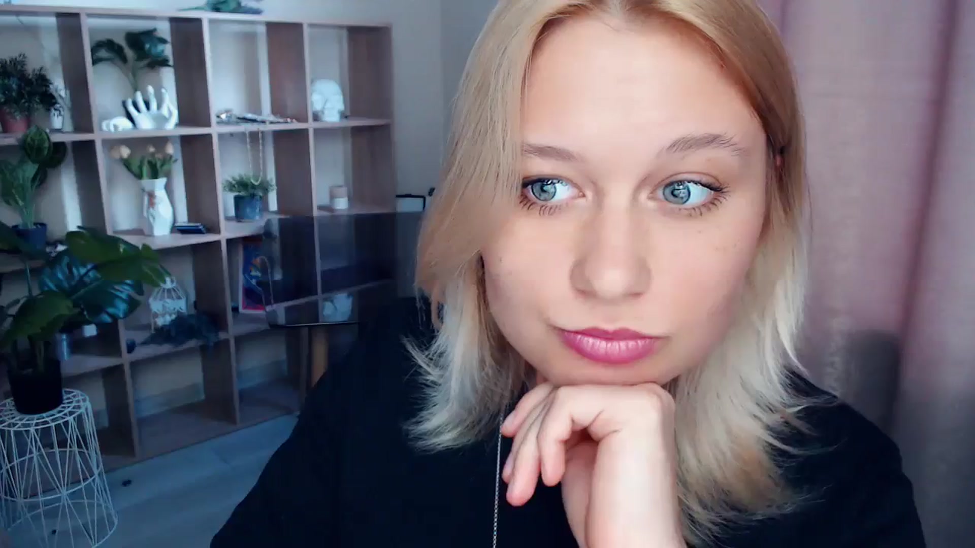 Gallery image thumbnail from Kukla_kolduna's myfreecams stream on, 04/24/2025, 16:09 image 19 of 20