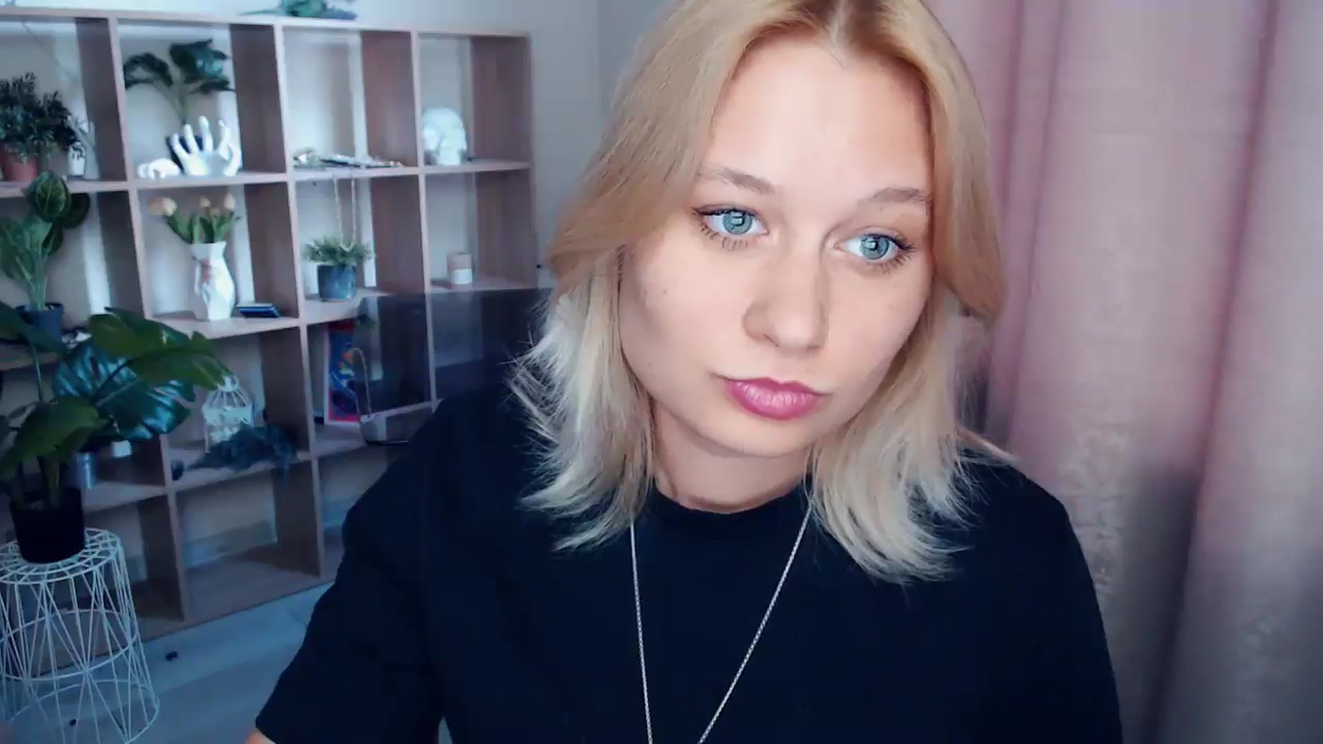 Gallery image thumbnail from Kukla_kolduna's myfreecams stream on, 04/24/2025, 16:09 image 17 of 20