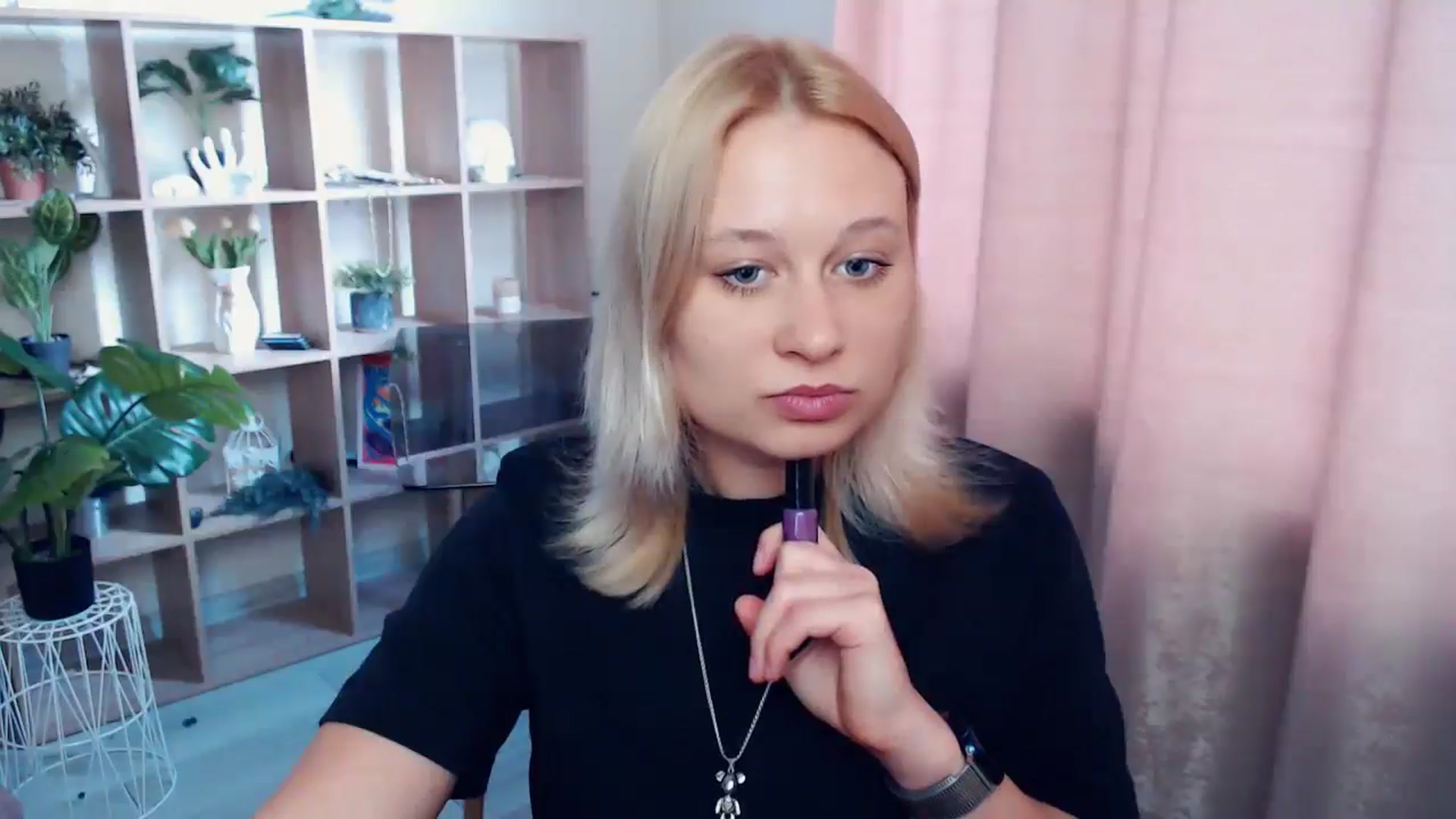 Gallery image thumbnail from Kukla_kolduna's myfreecams stream on, 04/24/2025, 16:09 image 3 of 20