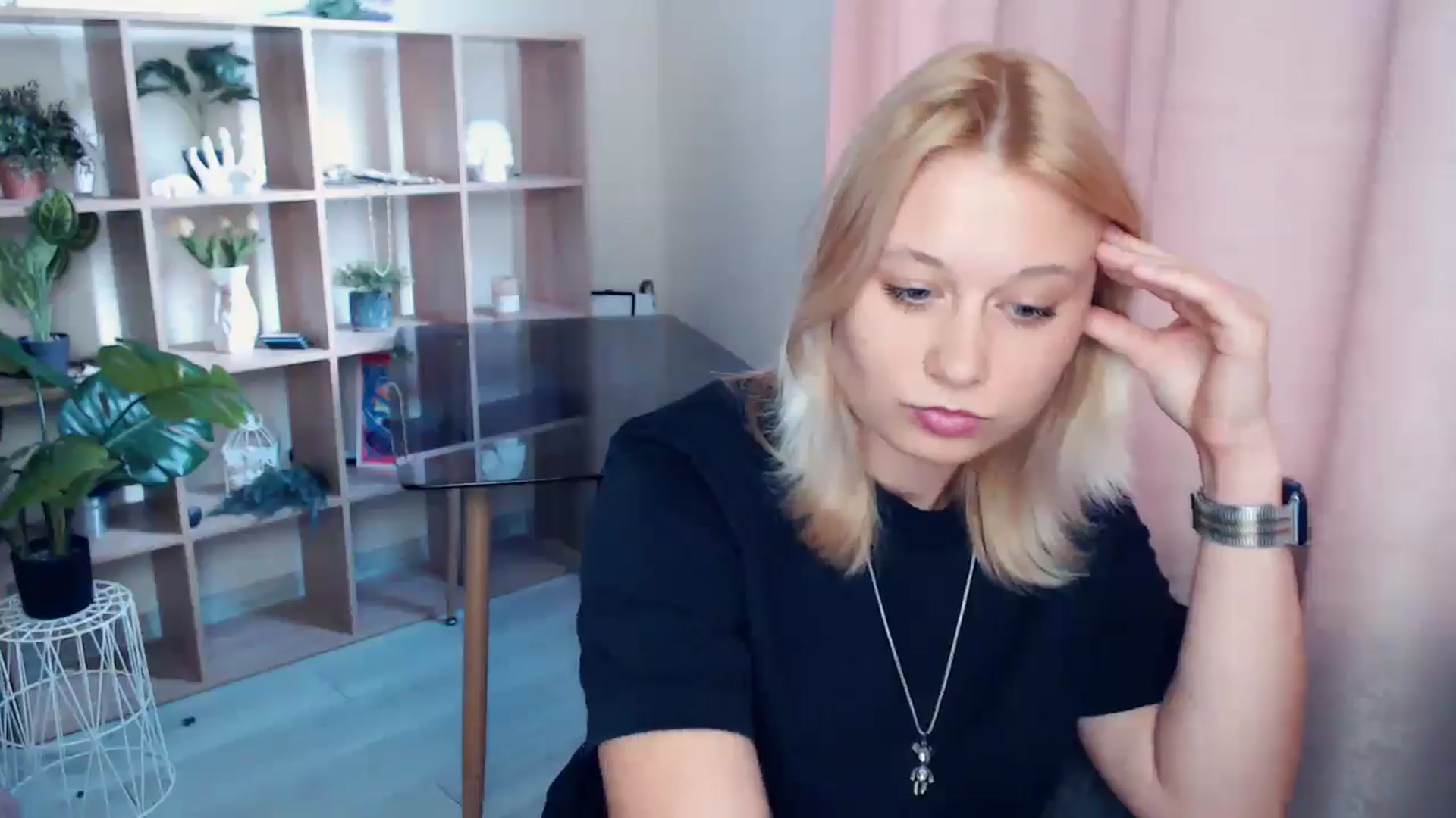Gallery image thumbnail from Kukla_kolduna's myfreecams stream on, 04/24/2025, 16:09 image 13 of 20