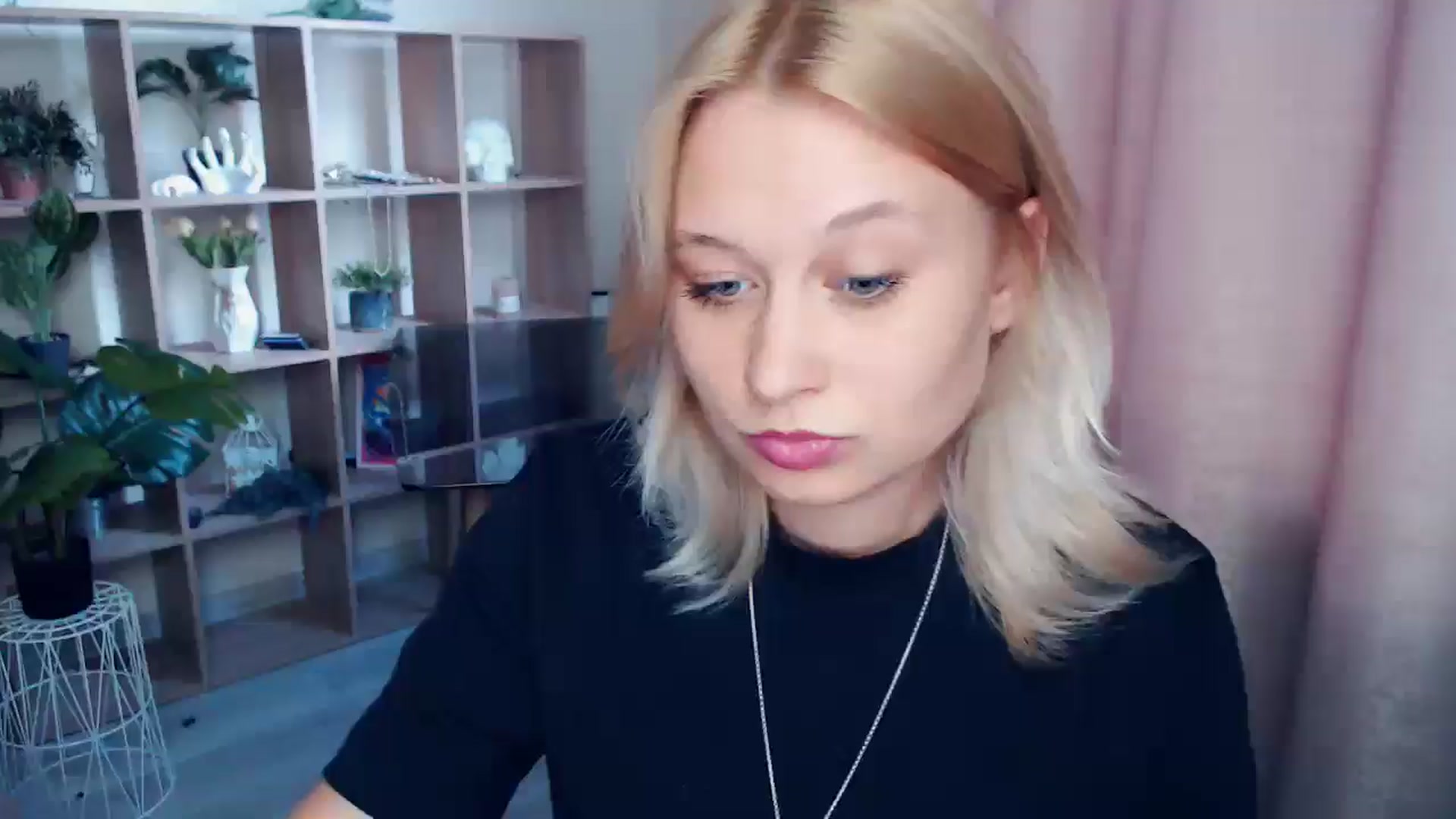 Gallery image thumbnail from Kukla_kolduna's myfreecams stream on, 04/24/2025, 16:09 image 18 of 20