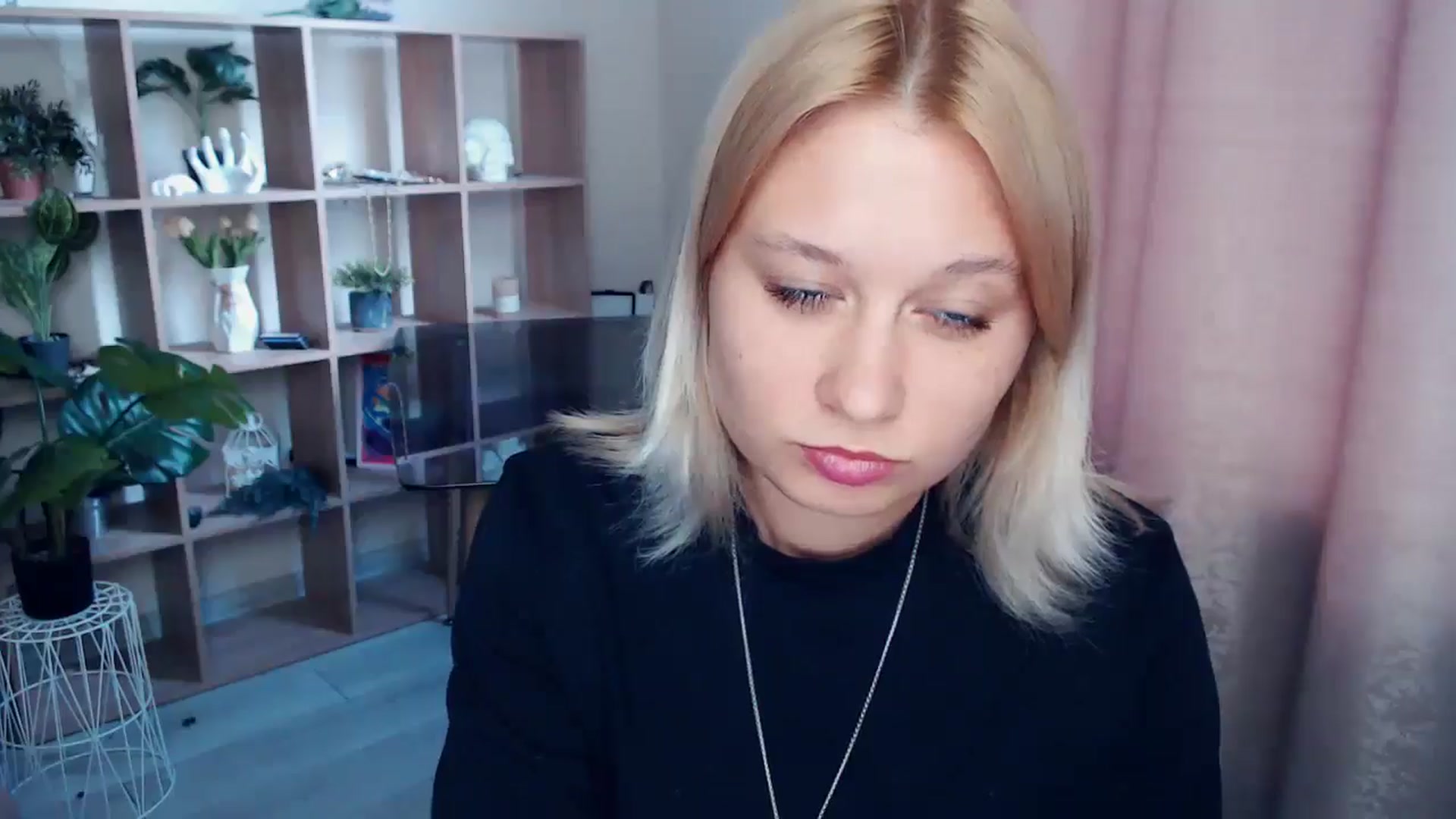 Gallery image thumbnail from Kukla_kolduna's myfreecams stream on, 04/24/2025, 16:09 image 16 of 20