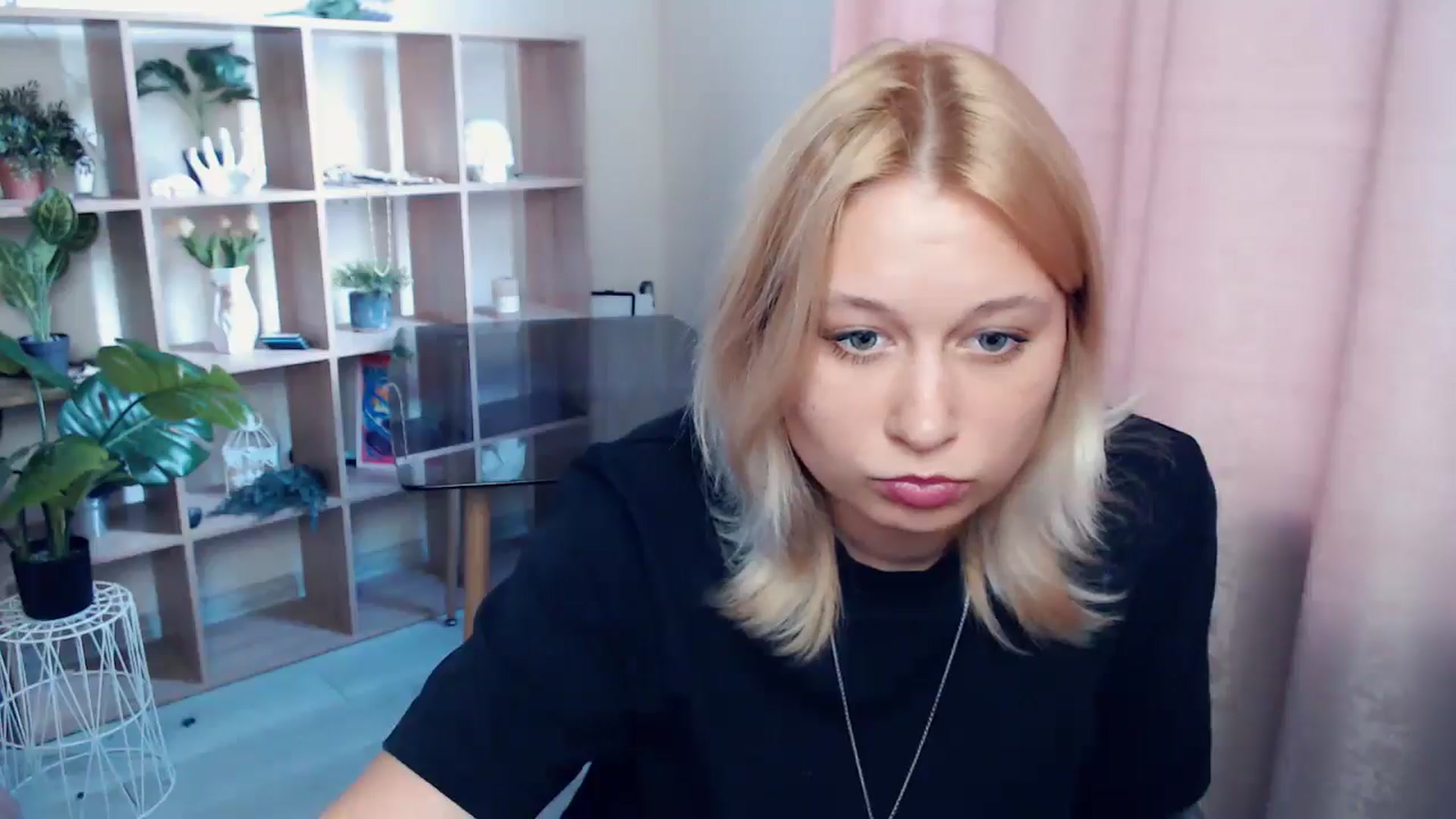 Gallery image thumbnail from Kukla_kolduna's myfreecams stream on, 04/24/2025, 16:09 image 10 of 20