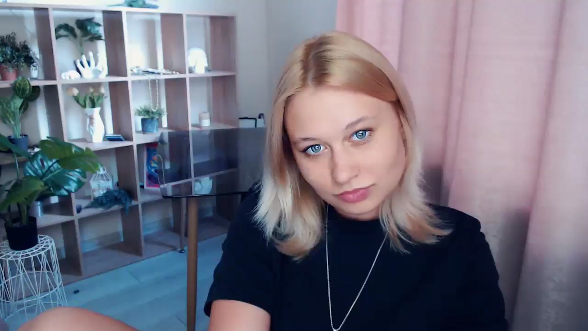 Gallery image thumbnail from Kukla_kolduna's myfreecams stream on, 04/24/2025, 16:09 image 7 of 20