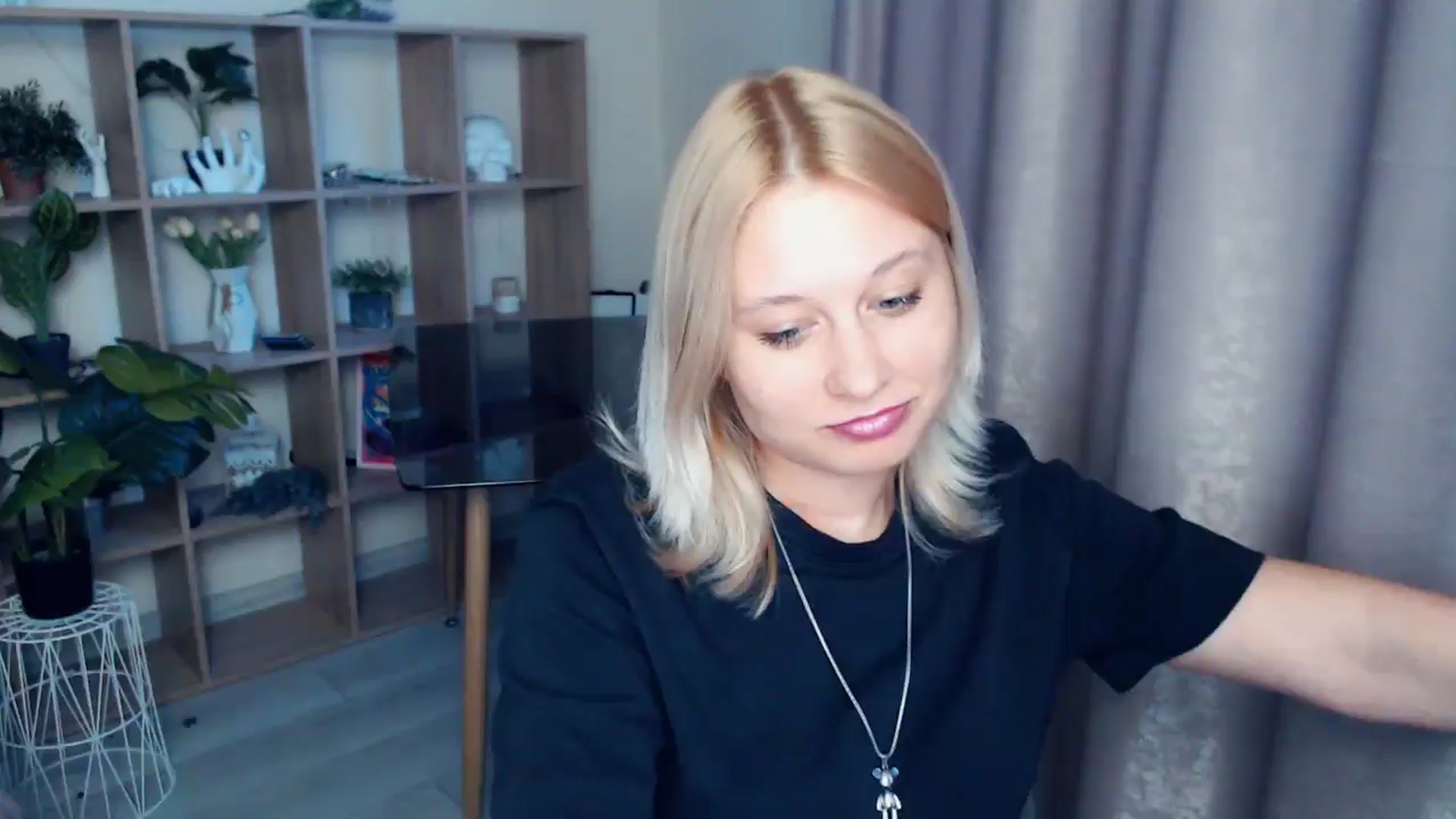Gallery image thumbnail from Kukla_kolduna's myfreecams stream on, 04/24/2025, 17:14 image 12 of 20