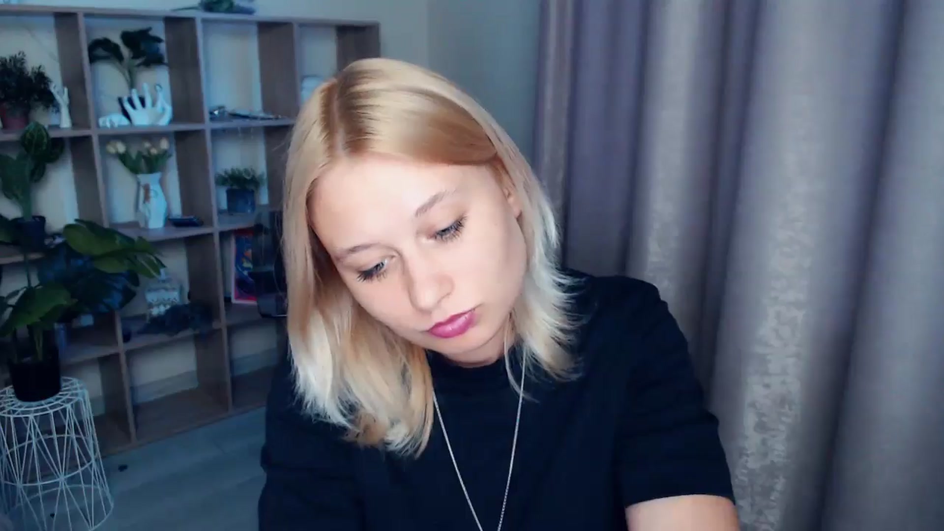 Gallery image thumbnail from Kukla_kolduna's myfreecams stream on, 04/24/2025, 17:14 image 6 of 20