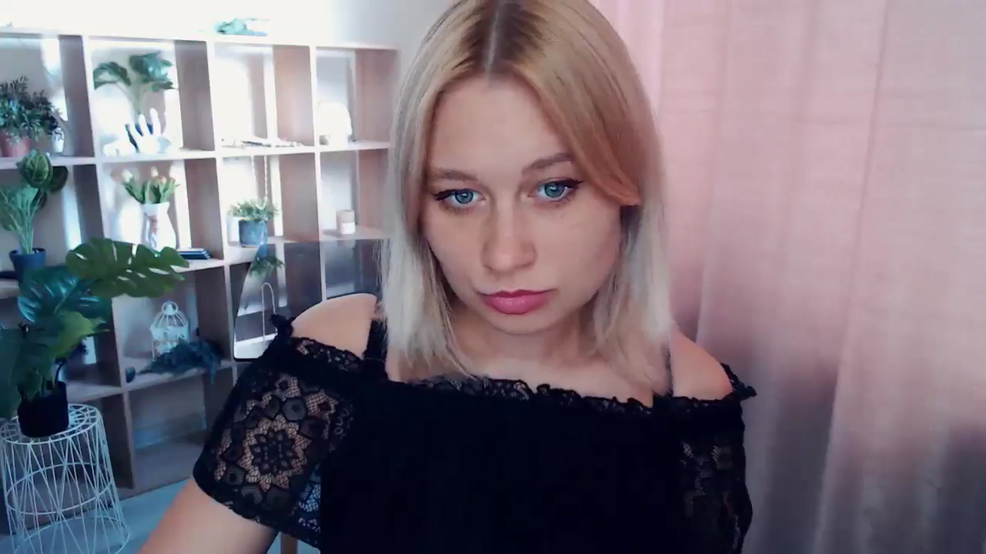 Gallery image thumbnail from Kukla_kolduna's myfreecams stream on, 04/26/2025, 15:36 image 17 of 20