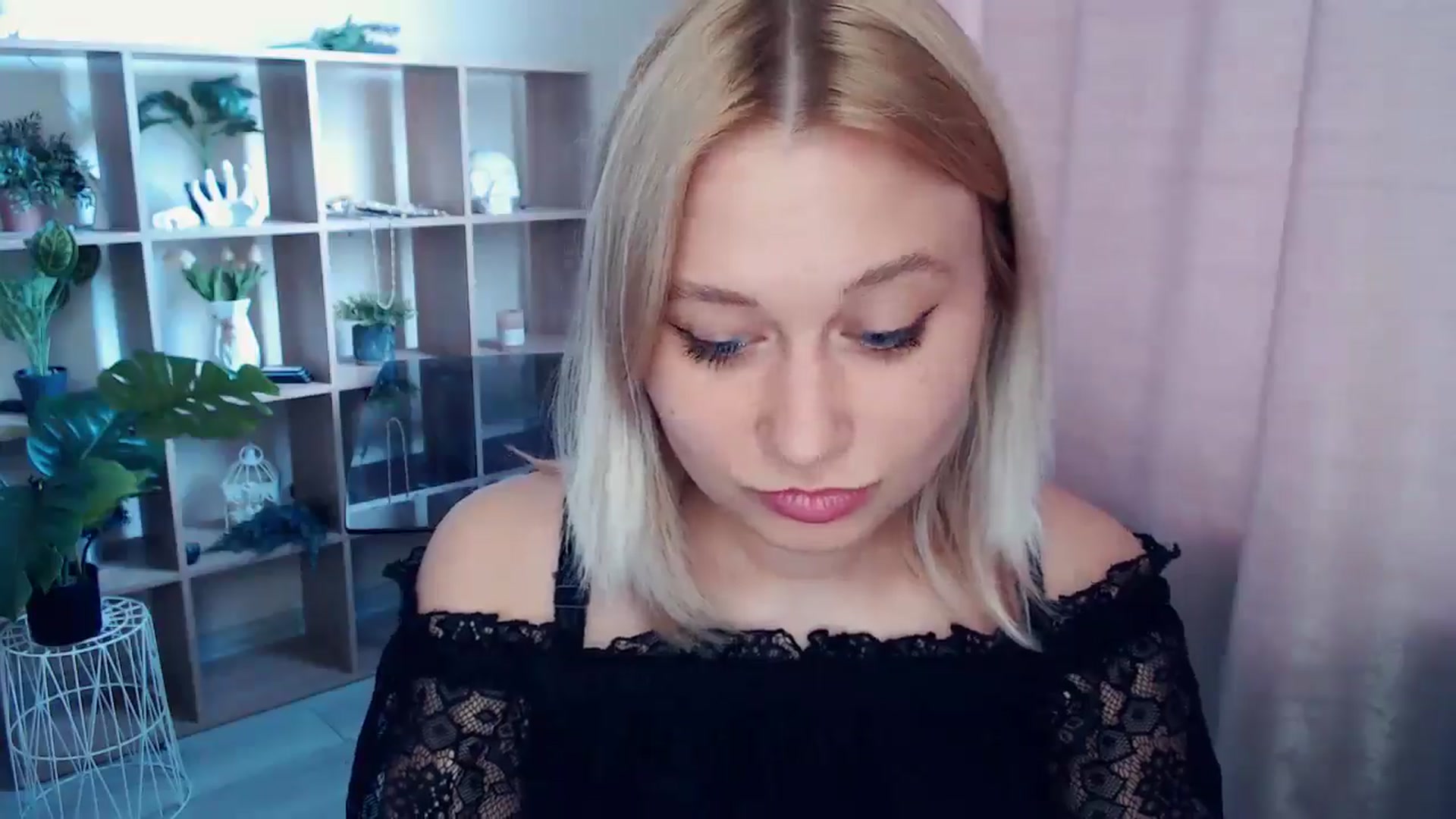Gallery image thumbnail from Kukla_kolduna's myfreecams stream on, 04/26/2025, 15:36 image 19 of 20