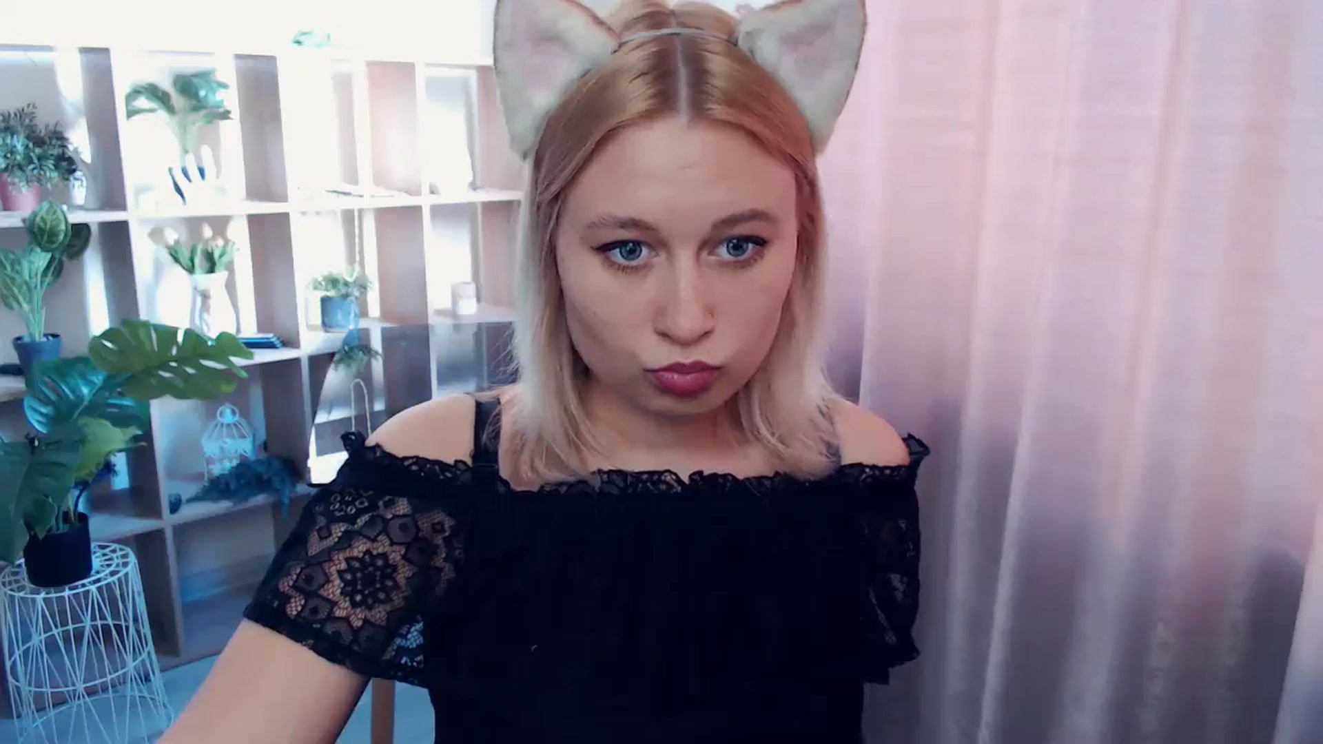Gallery image thumbnail from Kukla_kolduna's myfreecams stream on, 04/26/2025, 15:36 image 10 of 20