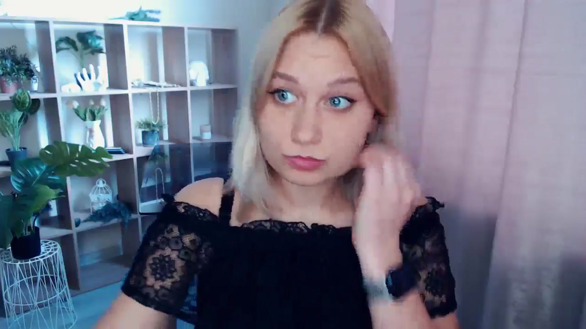 Gallery image thumbnail from Kukla_kolduna's myfreecams stream on, 04/26/2025, 15:36 image 16 of 20
