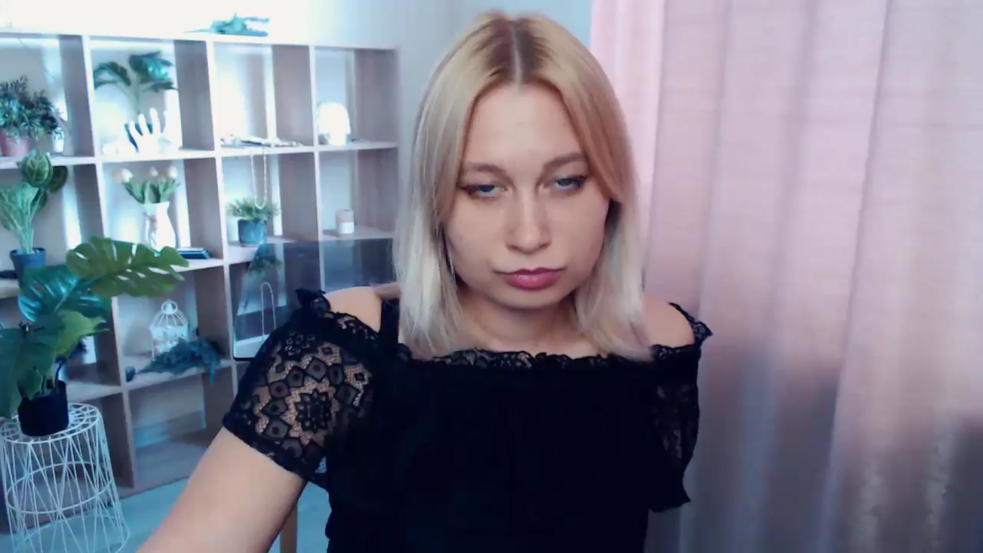 Gallery image thumbnail from Kukla_kolduna's myfreecams stream on, 04/26/2025, 15:36 image 18 of 20