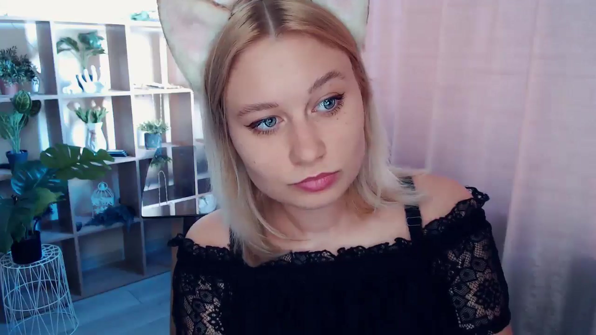 Gallery image thumbnail from Kukla_kolduna's myfreecams stream on, 04/26/2025, 15:36 image 13 of 20