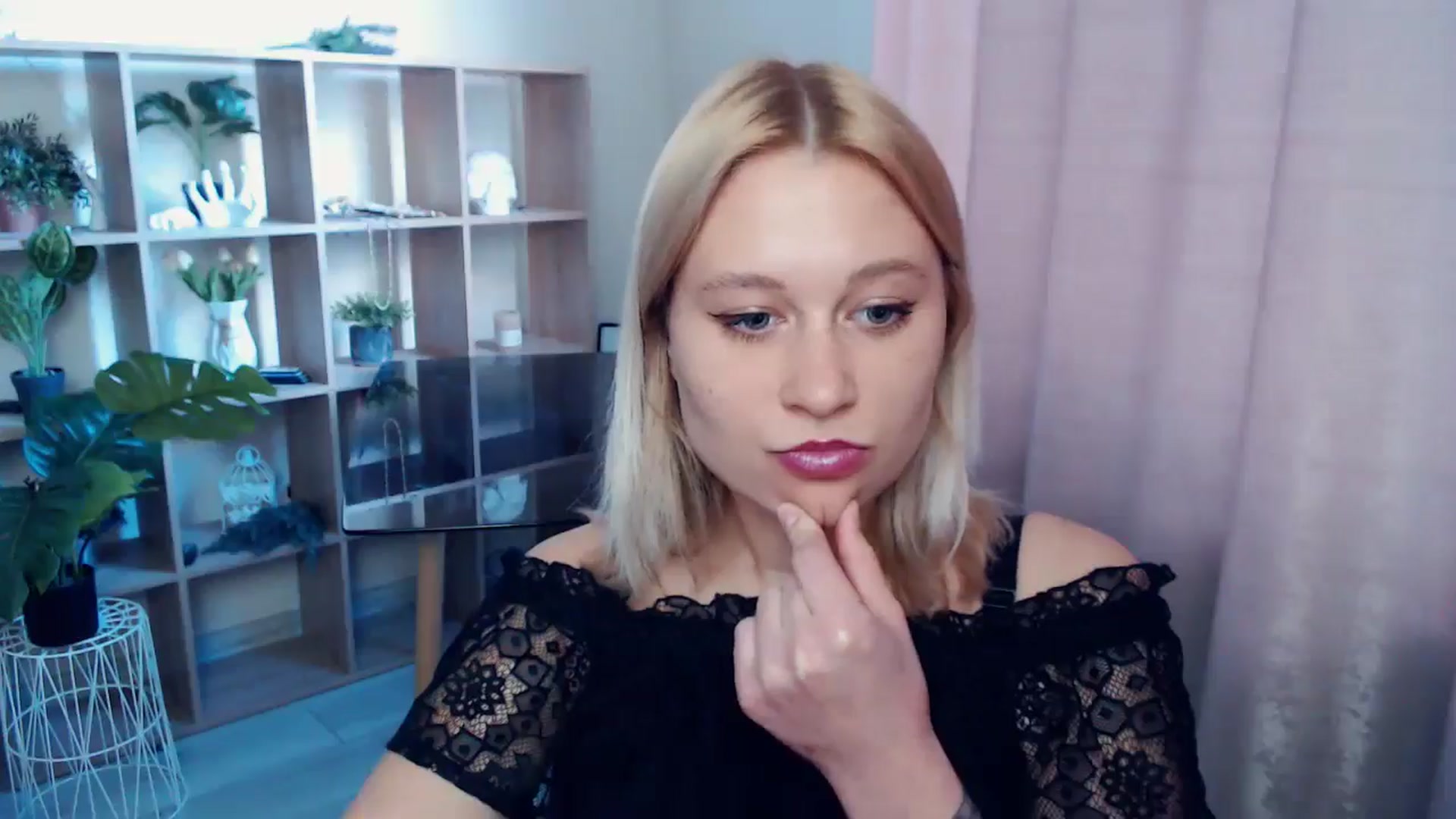 Gallery image thumbnail from Kukla_kolduna's myfreecams stream on, 04/26/2025, 16:26 image 18 of 20