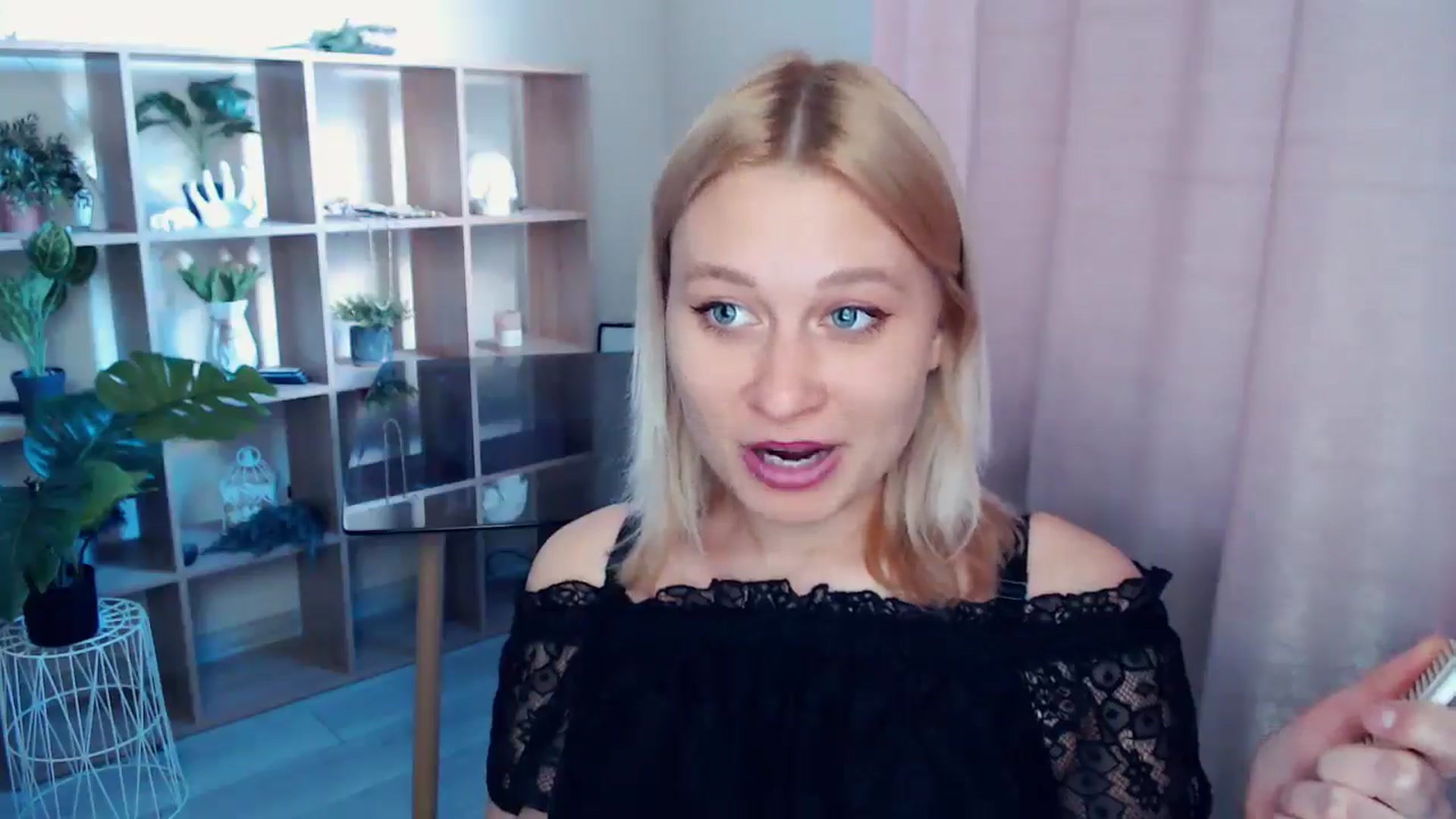 Gallery image thumbnail from Kukla_kolduna's myfreecams stream on, 04/26/2025, 16:26 image 12 of 20
