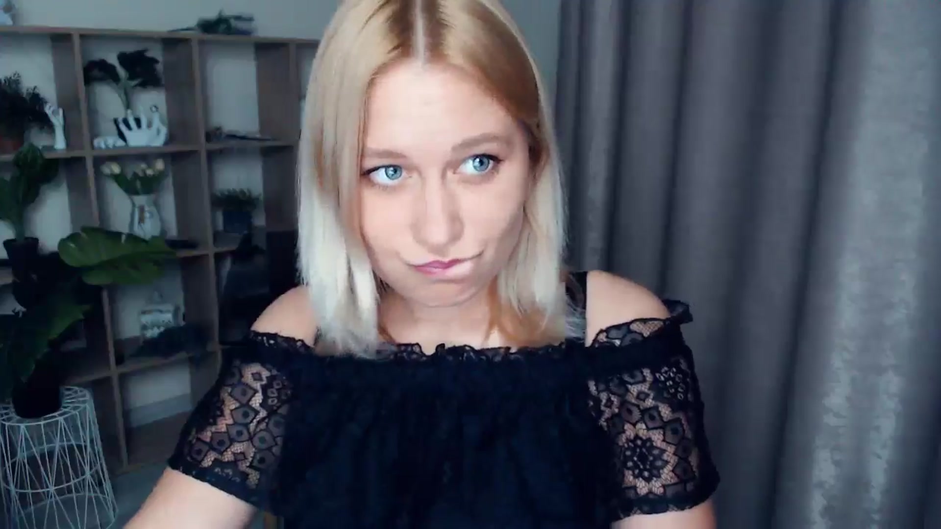 Gallery image thumbnail from Kukla_kolduna's myfreecams stream on, 04/26/2025, 18:06 image 17 of 20