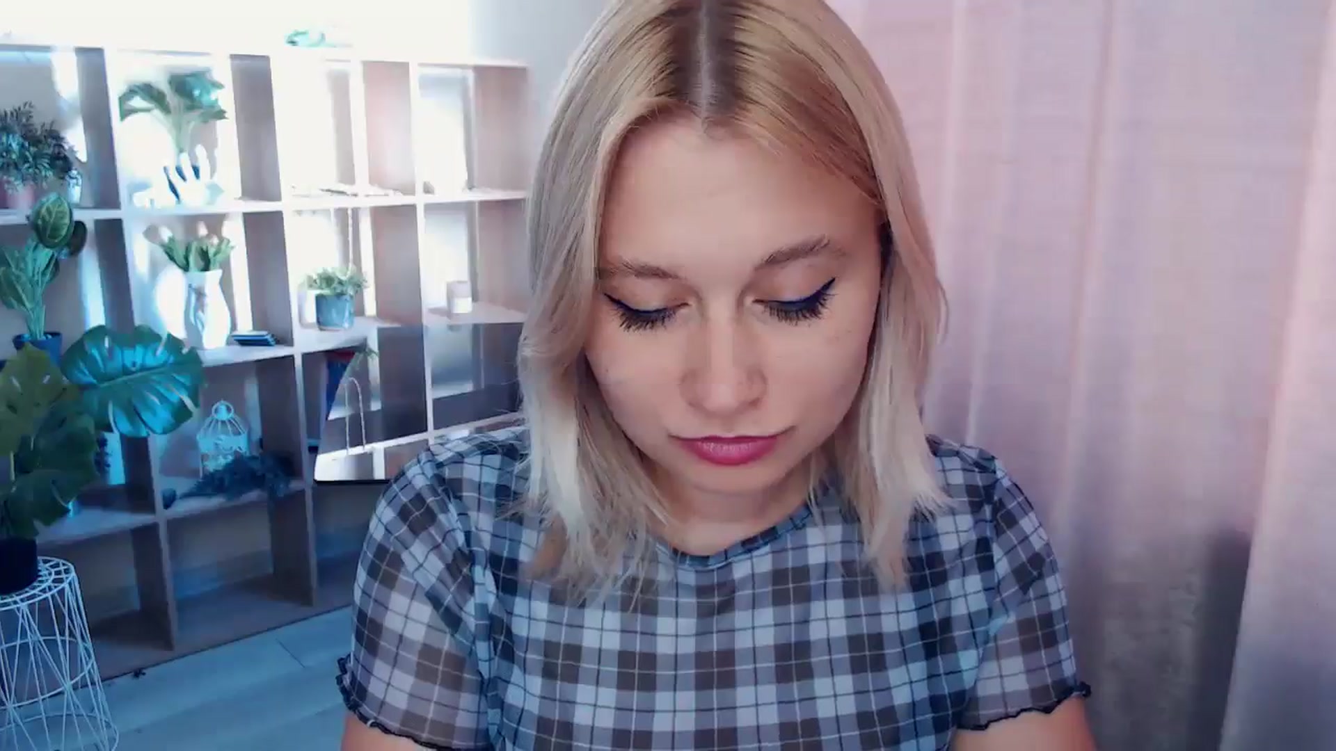 Gallery image thumbnail from Kukla_kolduna's myfreecams stream on, 04/27/2025, 14:50 image 12 of 20