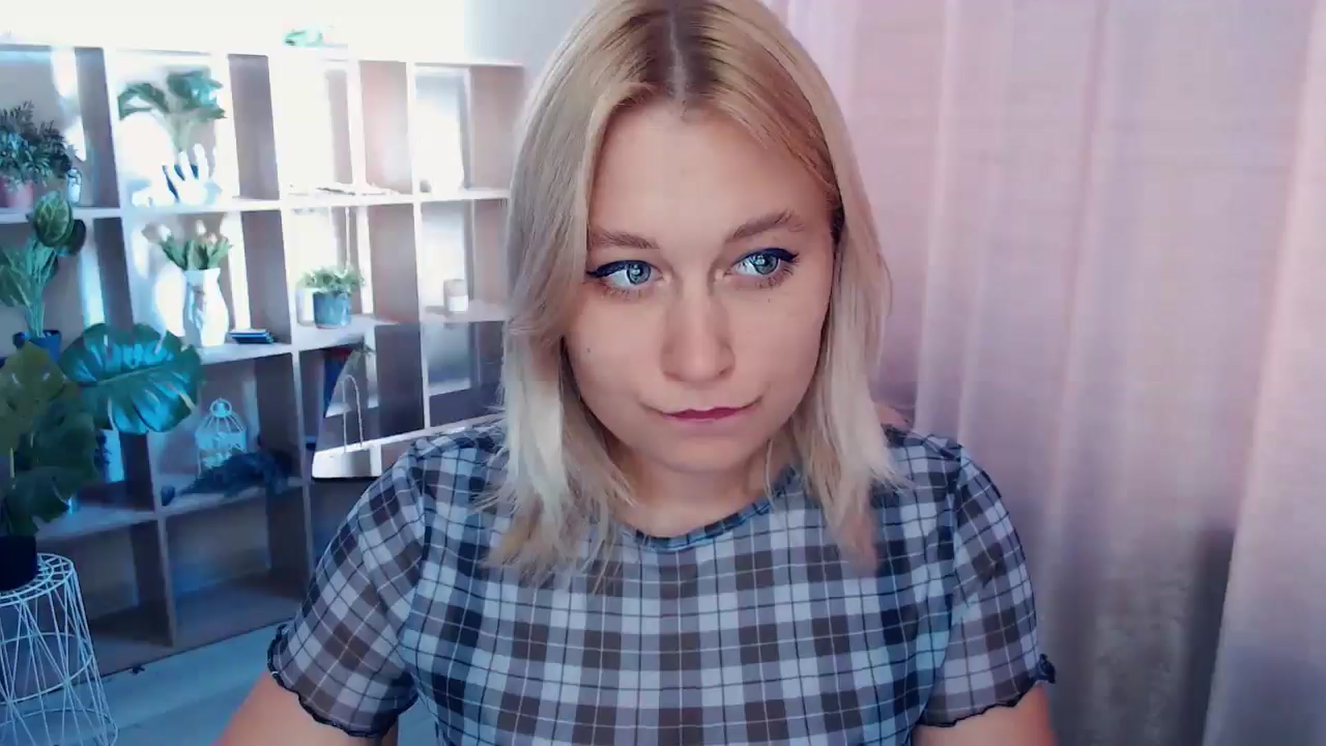 Gallery image thumbnail from Kukla_kolduna's myfreecams stream on, 04/27/2025, 14:50 image 15 of 20