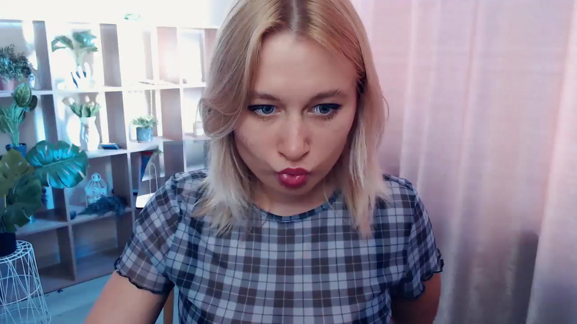 Gallery image thumbnail from Kukla_kolduna's myfreecams stream on, 04/27/2025, 14:50 image 5 of 20