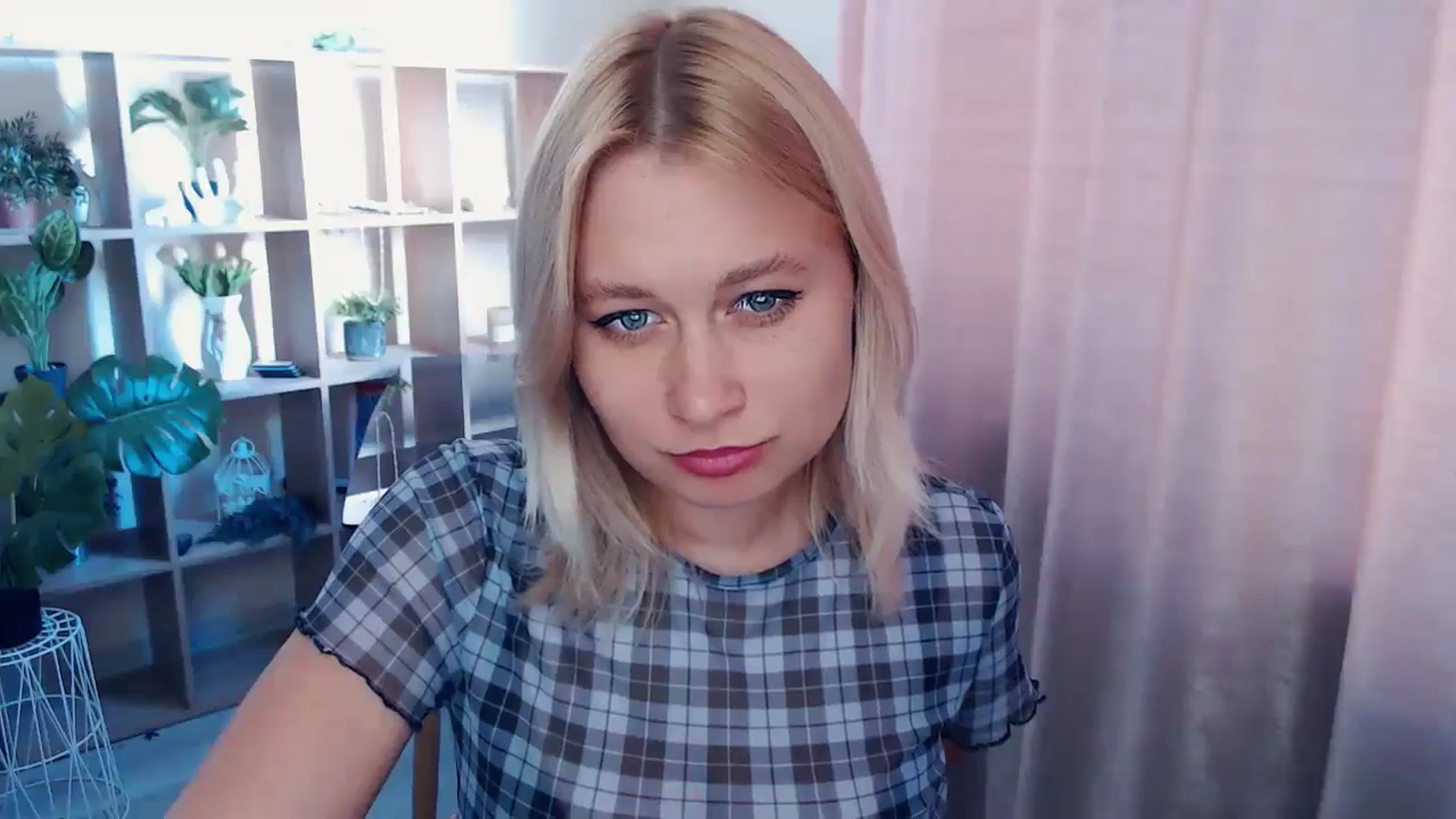 Gallery image thumbnail from Kukla_kolduna's myfreecams stream on, 04/27/2025, 14:50 image 17 of 20