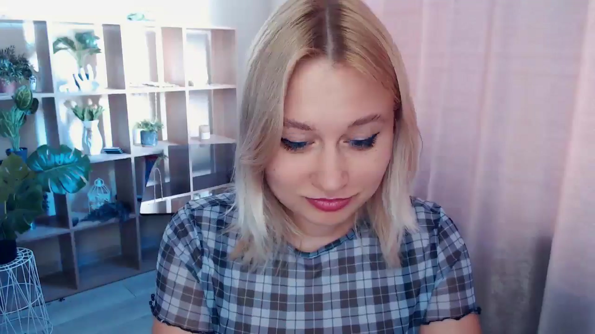Gallery image thumbnail from Kukla_kolduna's myfreecams stream on, 04/27/2025, 14:50 image 13 of 20