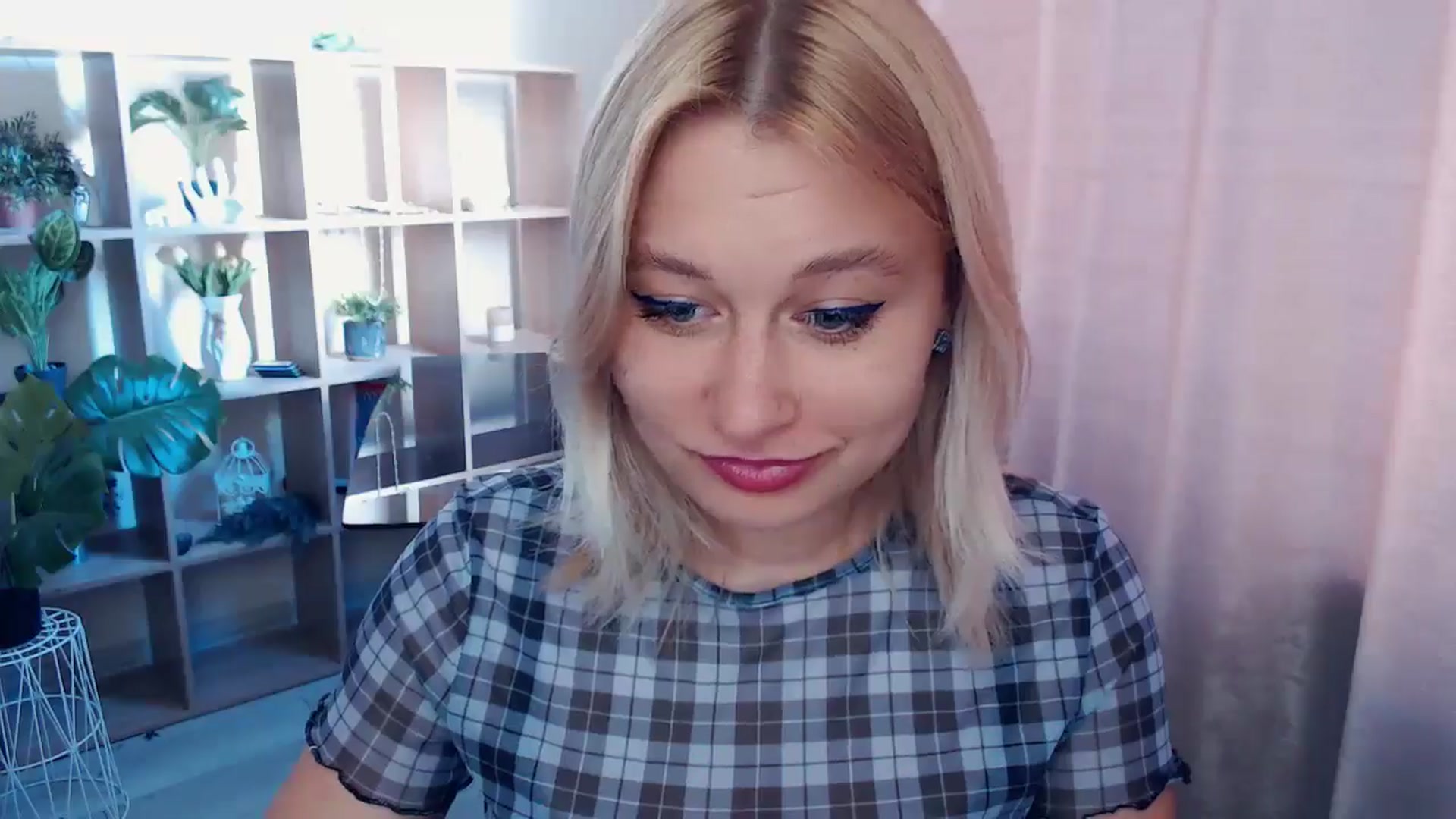 Gallery image thumbnail from Kukla_kolduna's myfreecams stream on, 04/27/2025, 14:50 image 10 of 20