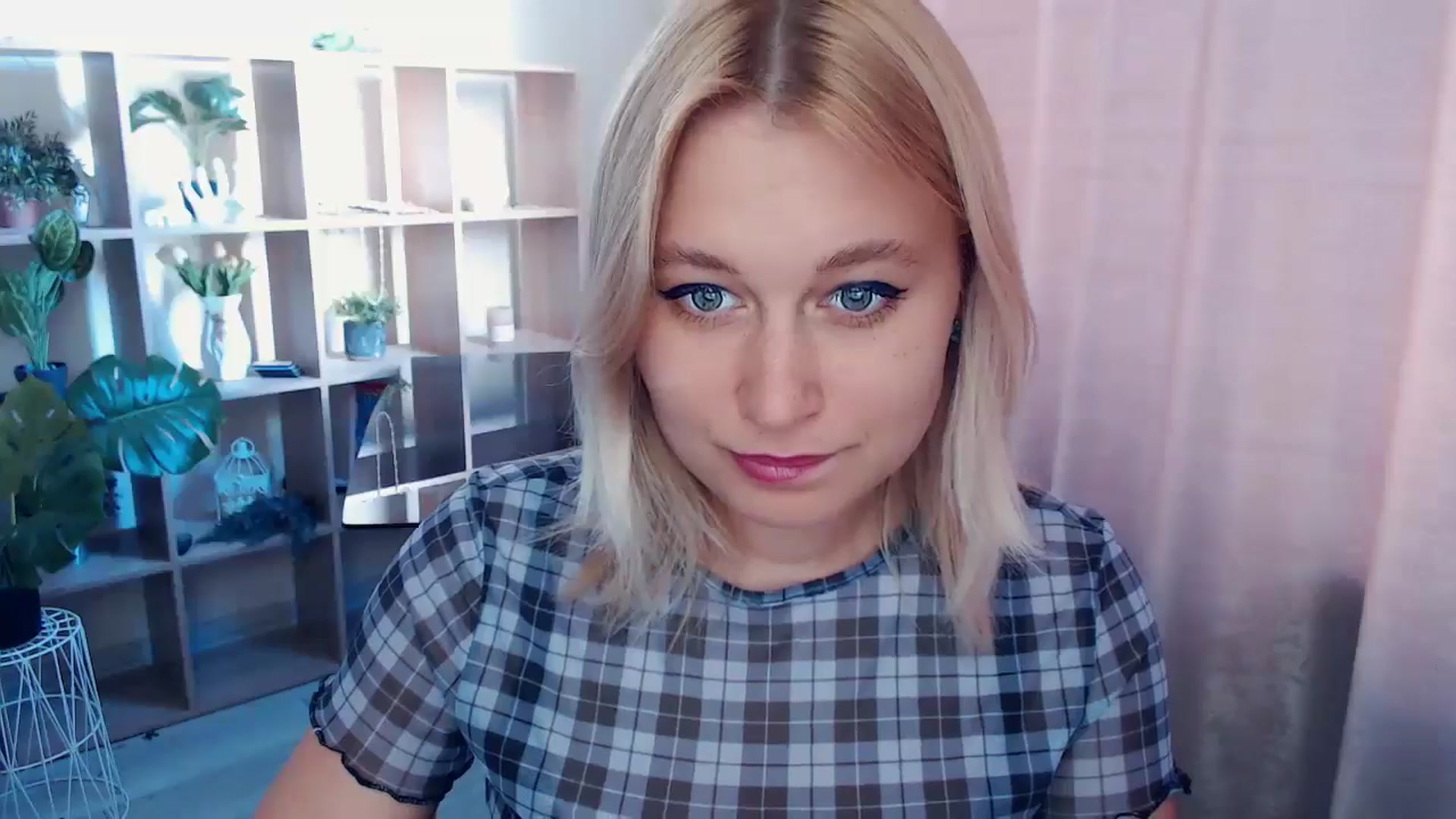 Gallery image thumbnail from Kukla_kolduna's myfreecams stream on, 04/27/2025, 14:50 image 11 of 20
