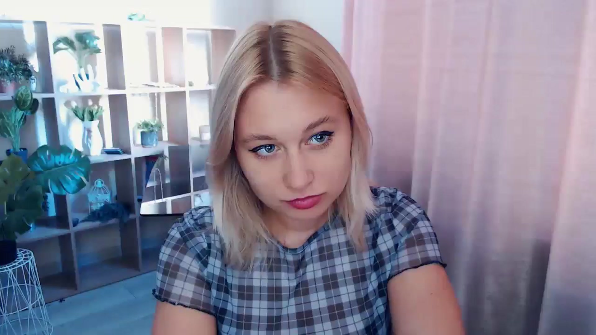 Gallery image thumbnail from Kukla_kolduna's myfreecams stream on, 04/27/2025, 14:50 image 8 of 20